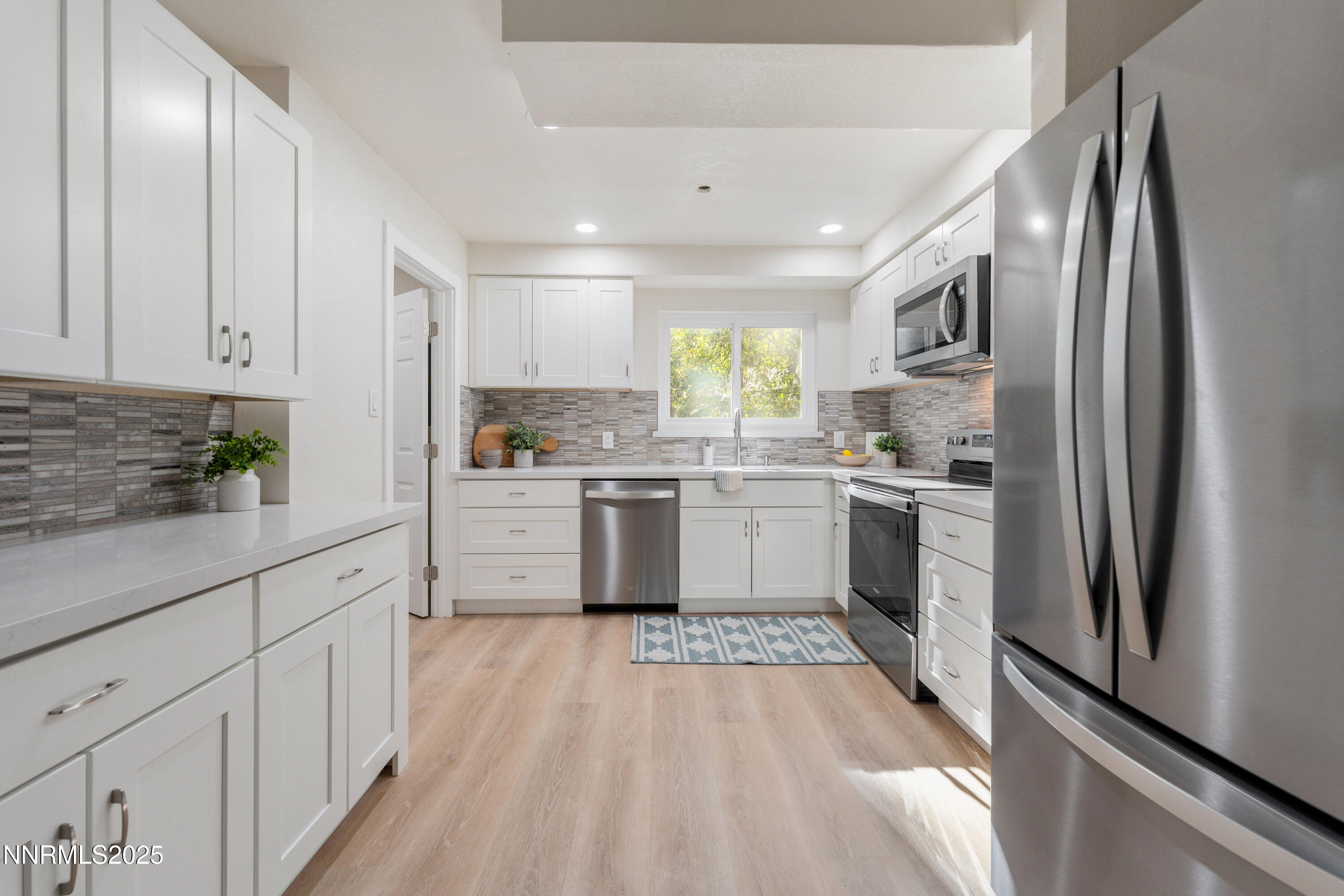 004_18-print-a7402928_644