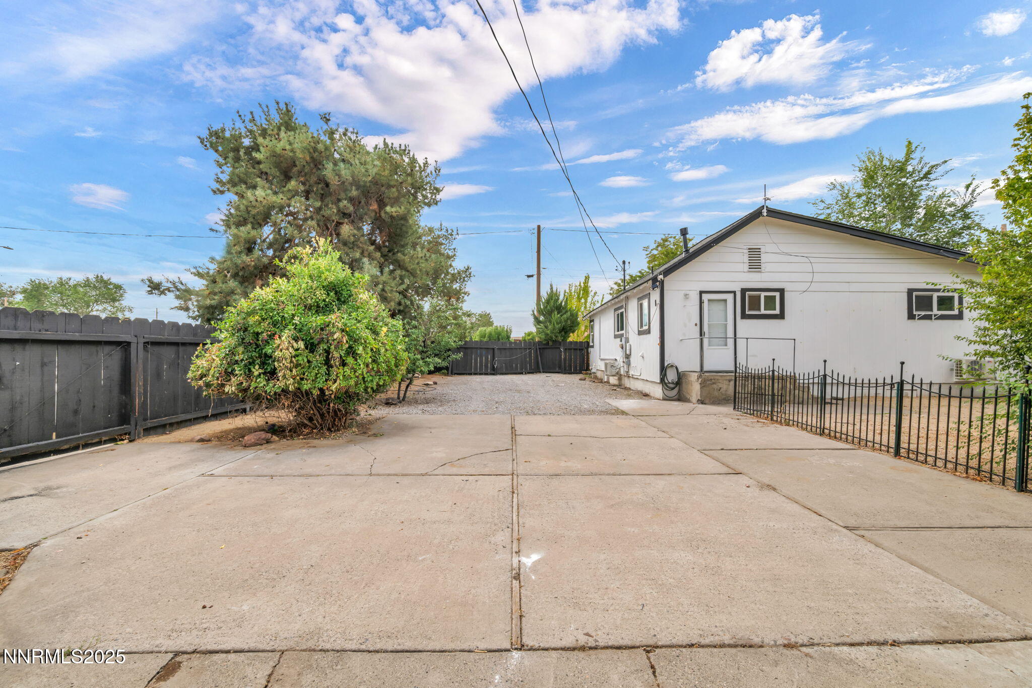 30-web-or-mls-1281-e-10th-st