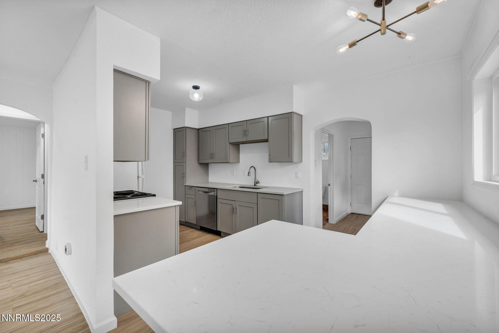 56-web-or-mls-1281-e-10th-st