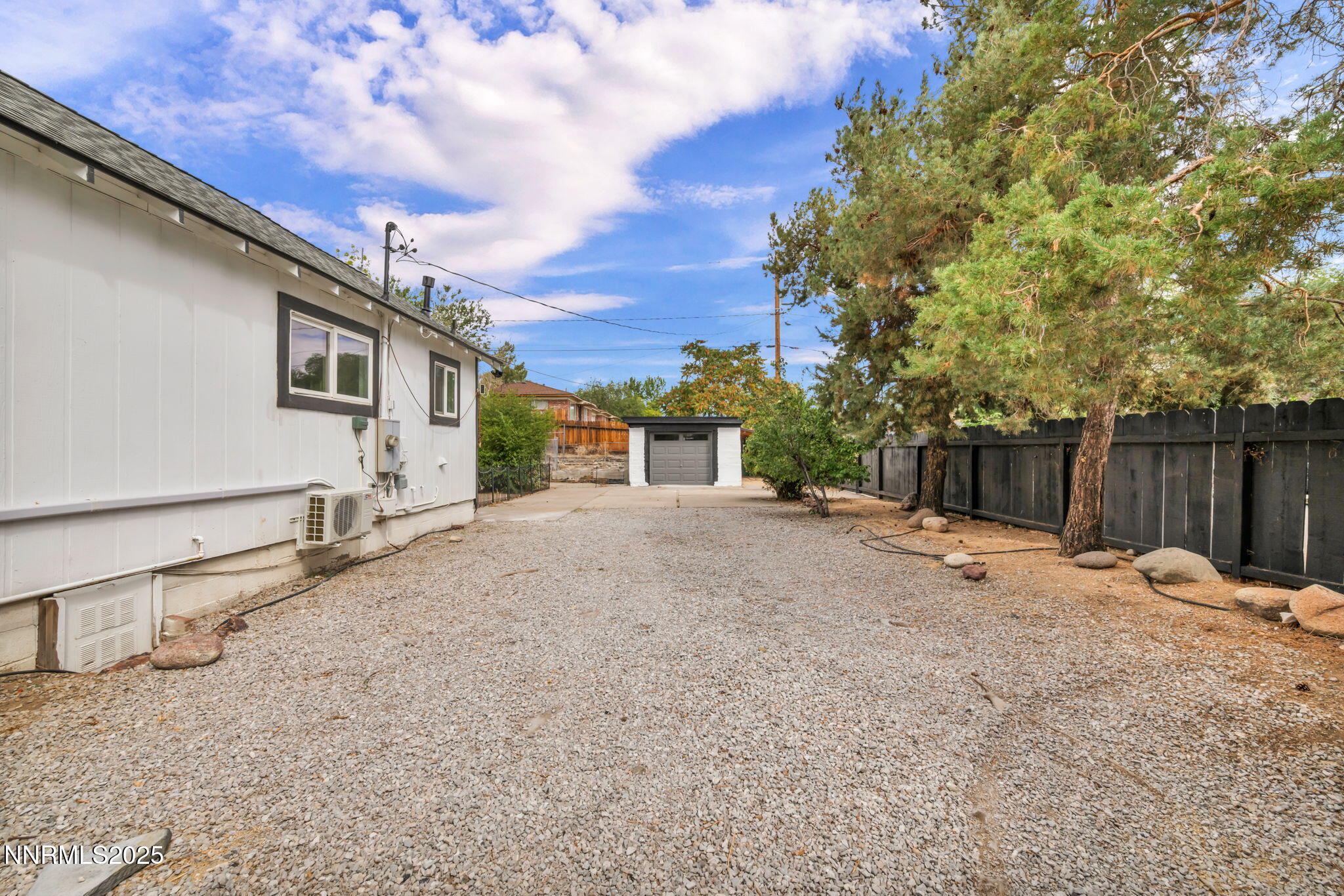 27-web-or-mls-1281-e-10th-st