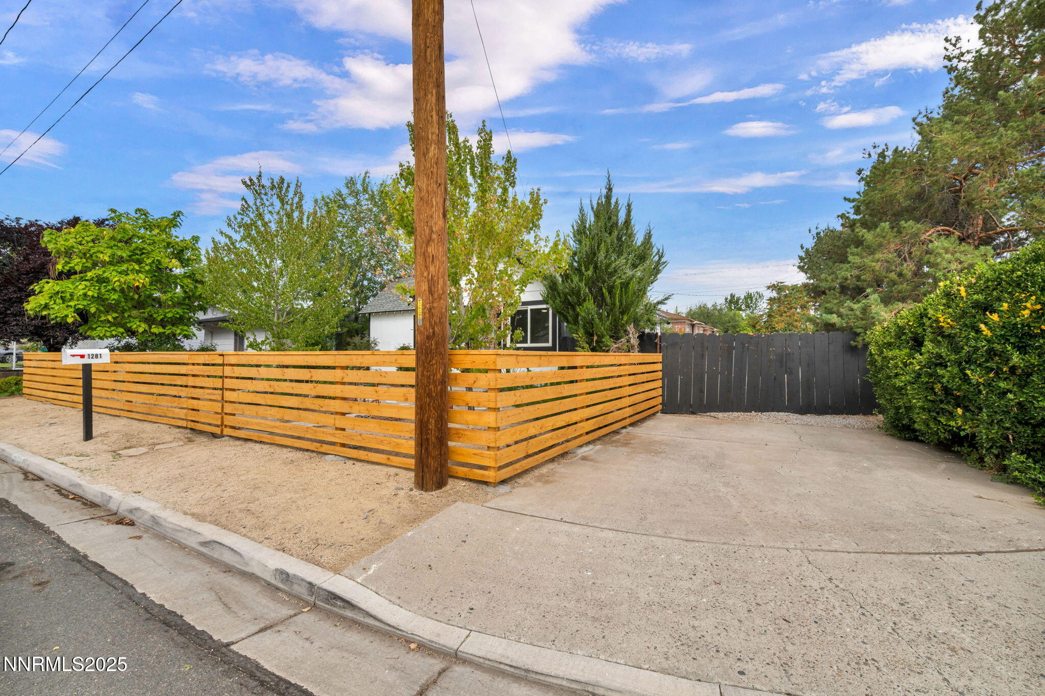 7-web-or-mls-1281-e-10th-st