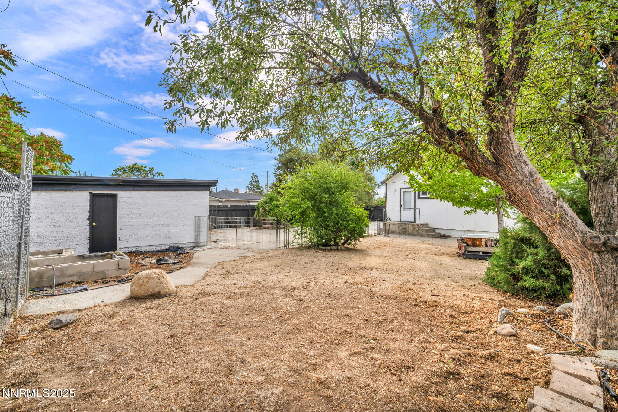20-web-or-mls-1281-e-10th-st