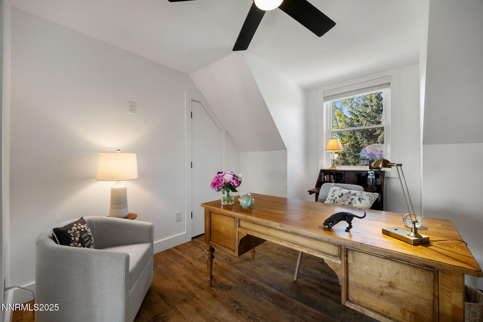 94-web-or-mls-13205 Welcome upstairs