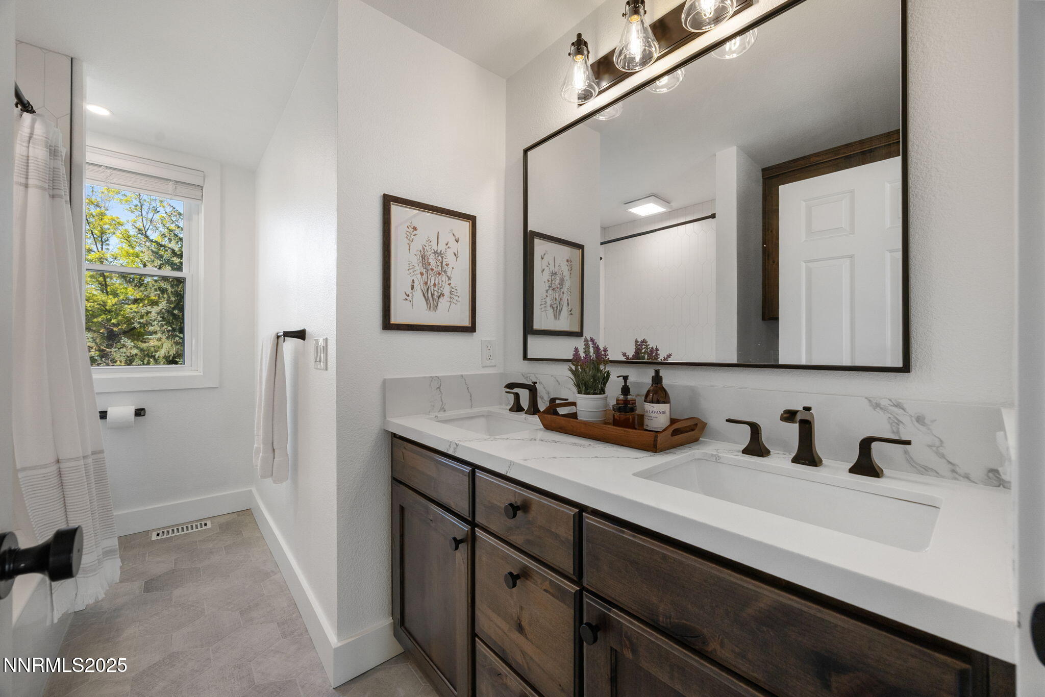 80-web-or-mls-13205 Welcome upstairs-5