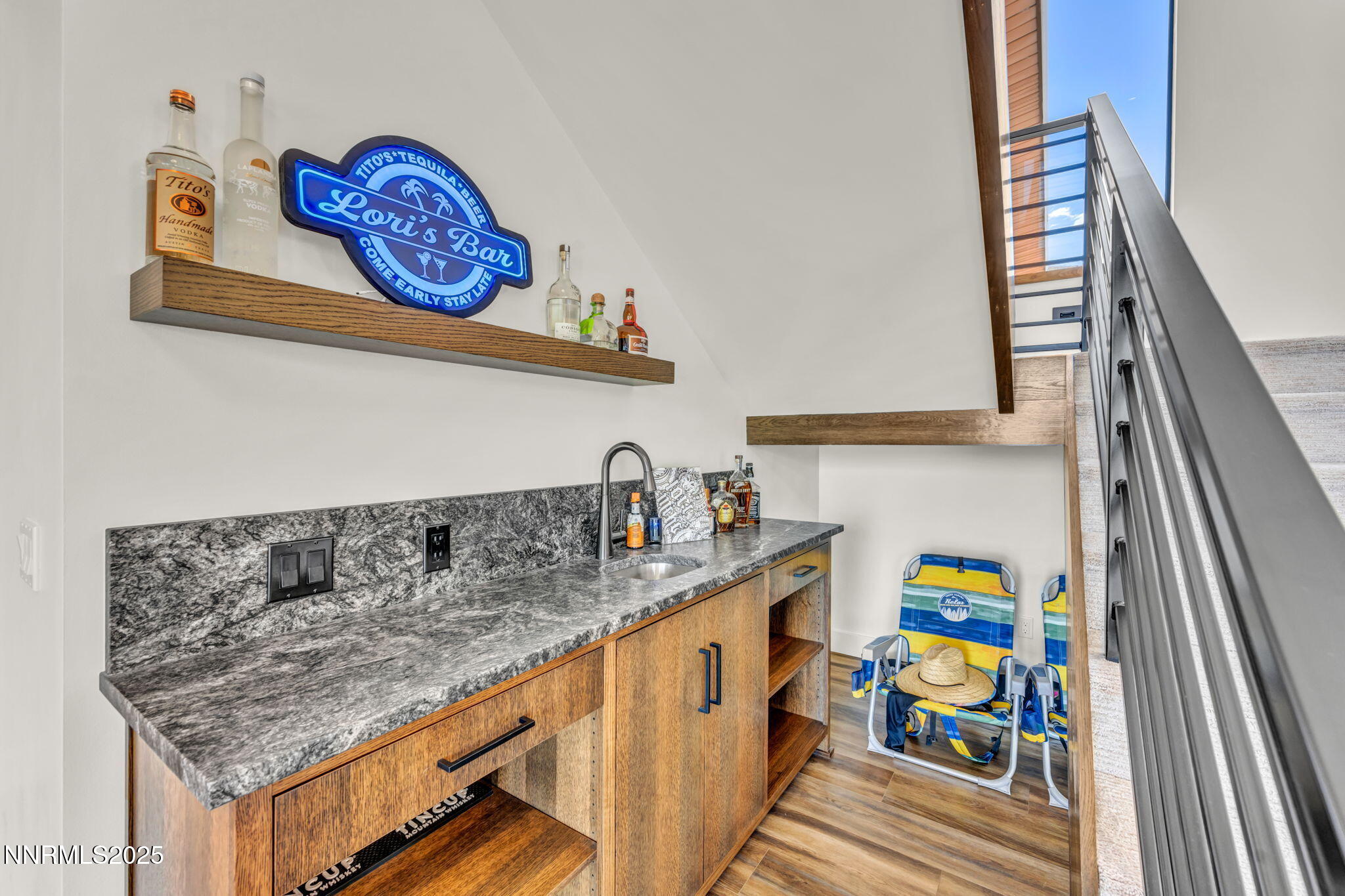 56-web-or-mls-1971-comstock-dr