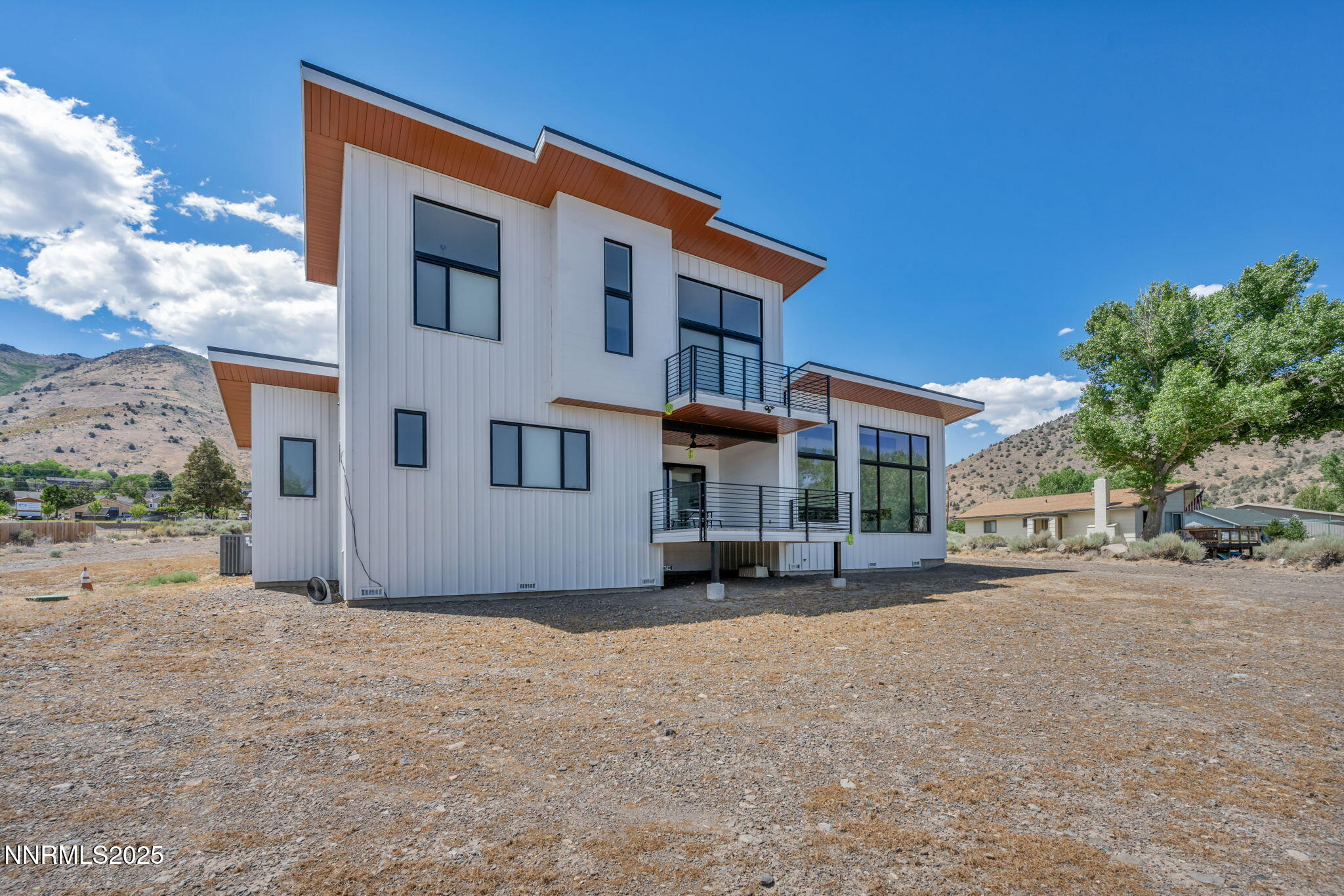 24-web-or-mls-1971-comstock-dr