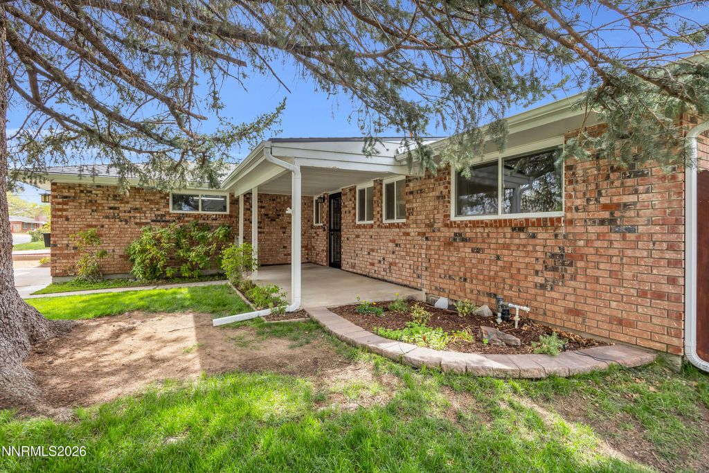 Photo of 602 Poplar Street, Carson City, NV 89703 (MLS # 260003719)