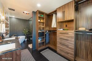 20250801194903747679000000