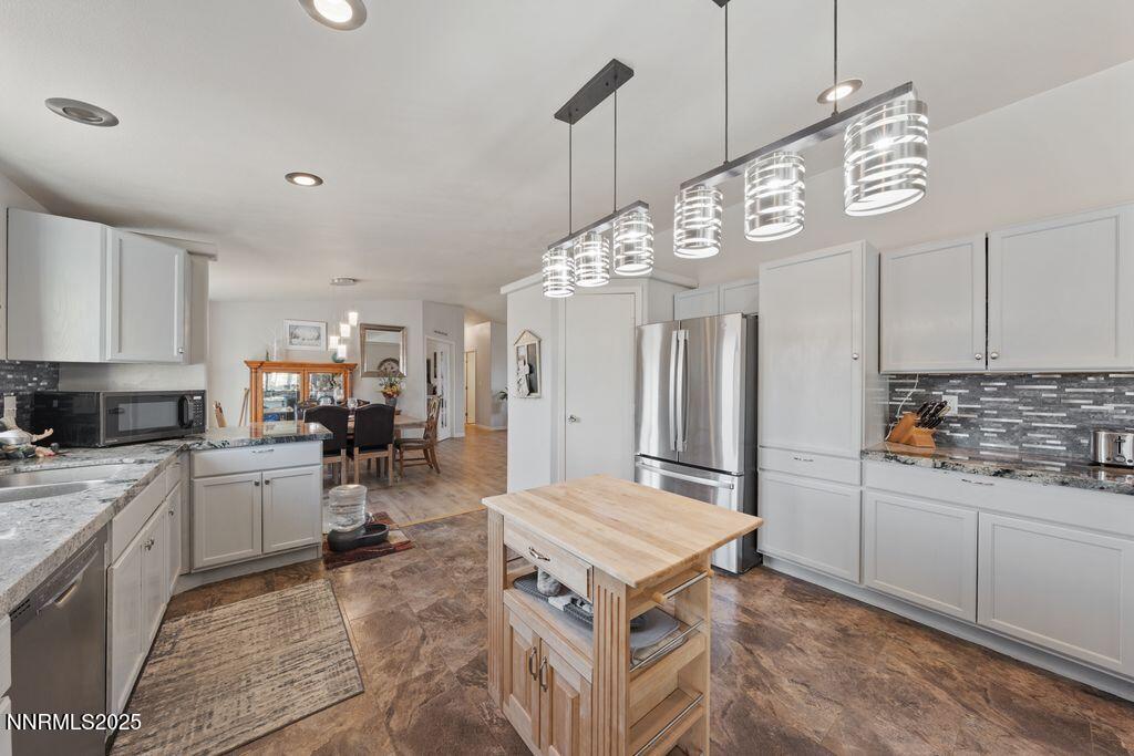 300 crossover - kitchen lights view