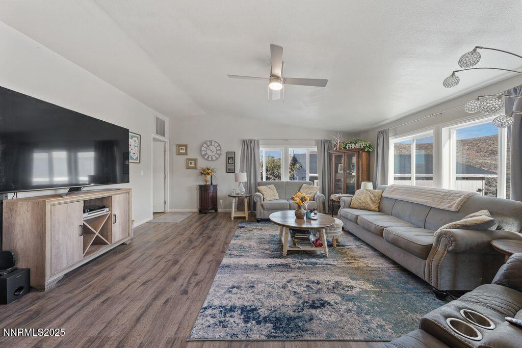 300 crossover - living room side view