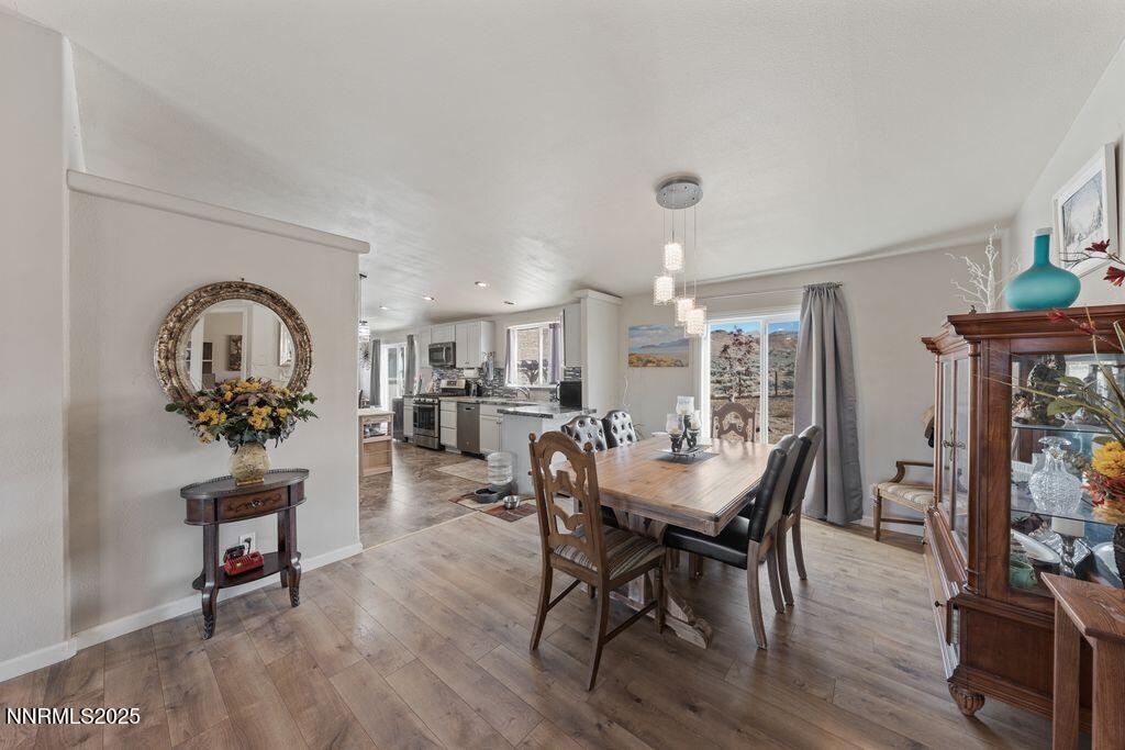 300 crossover dining room wide shot