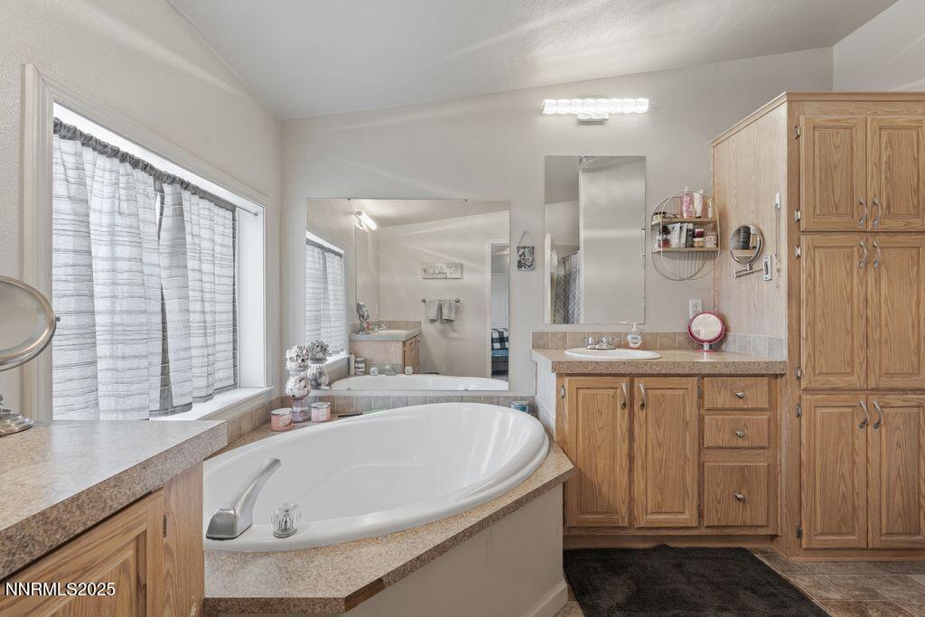 300 crossover rd - primary bathroom