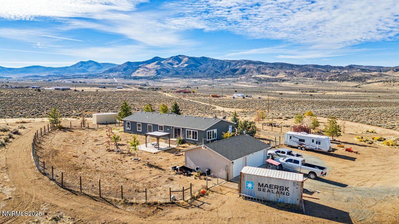 300 Crossover - whole yard garage view