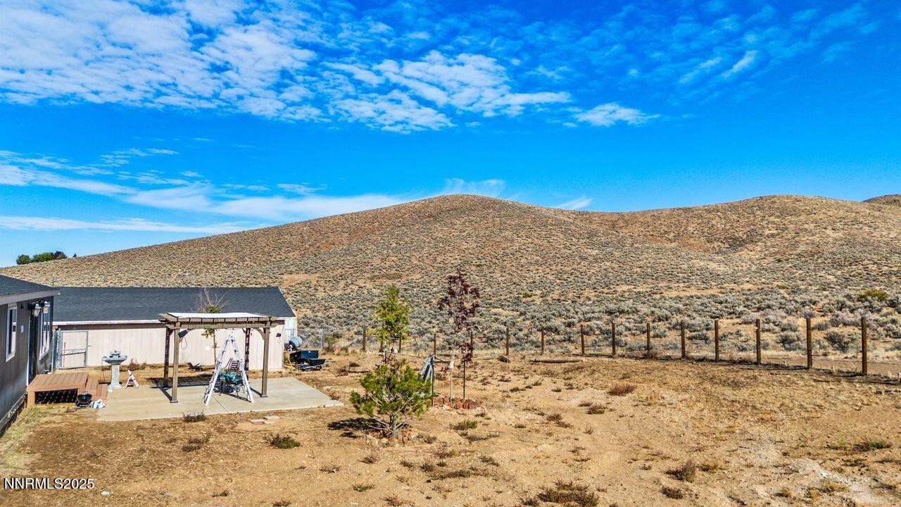 300 Crossover - Back side yard view