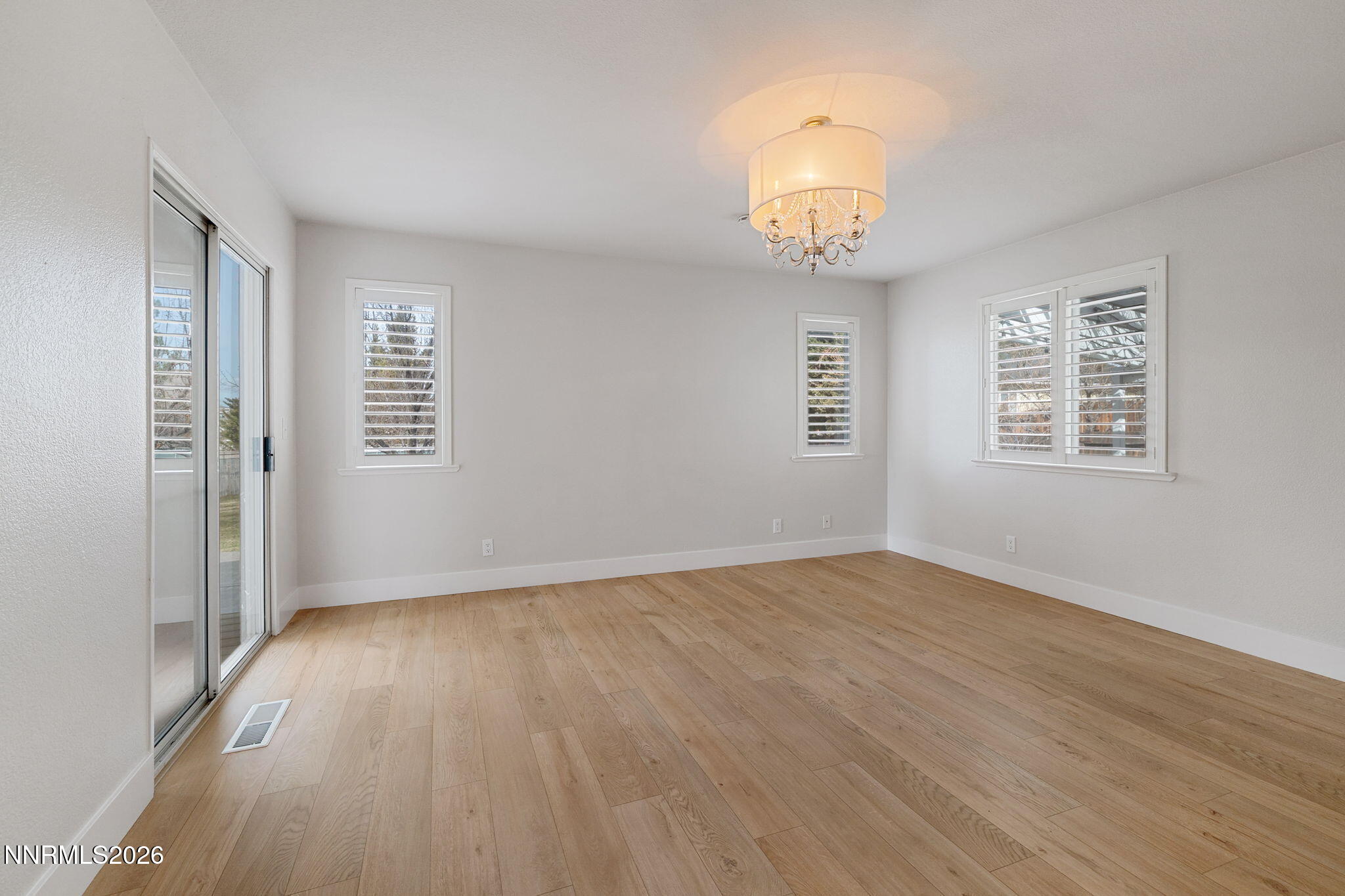 16-web-or-mls-3510 Comstock-17