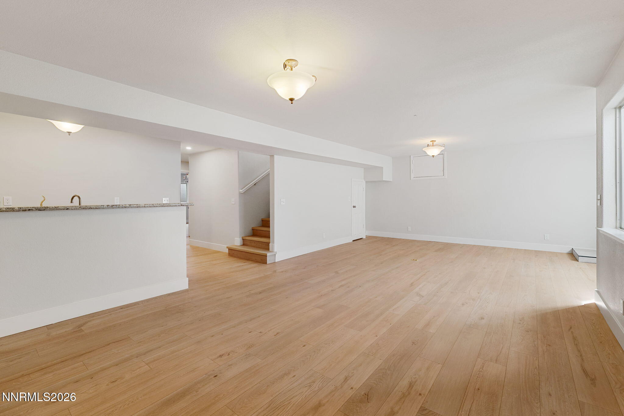 22-web-or-mls-3510 Comstock-23