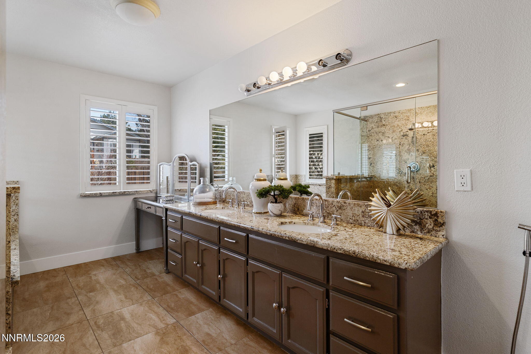 20-web-or-mls-3510 Comstock-19