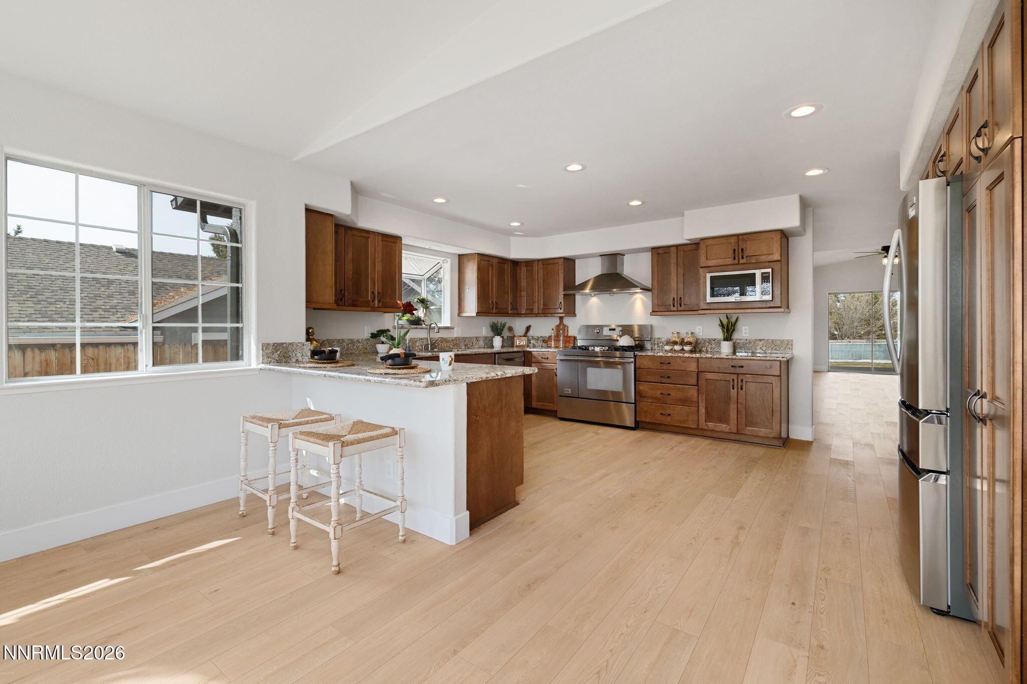 6-web-or-mls-3510 Comstock-7