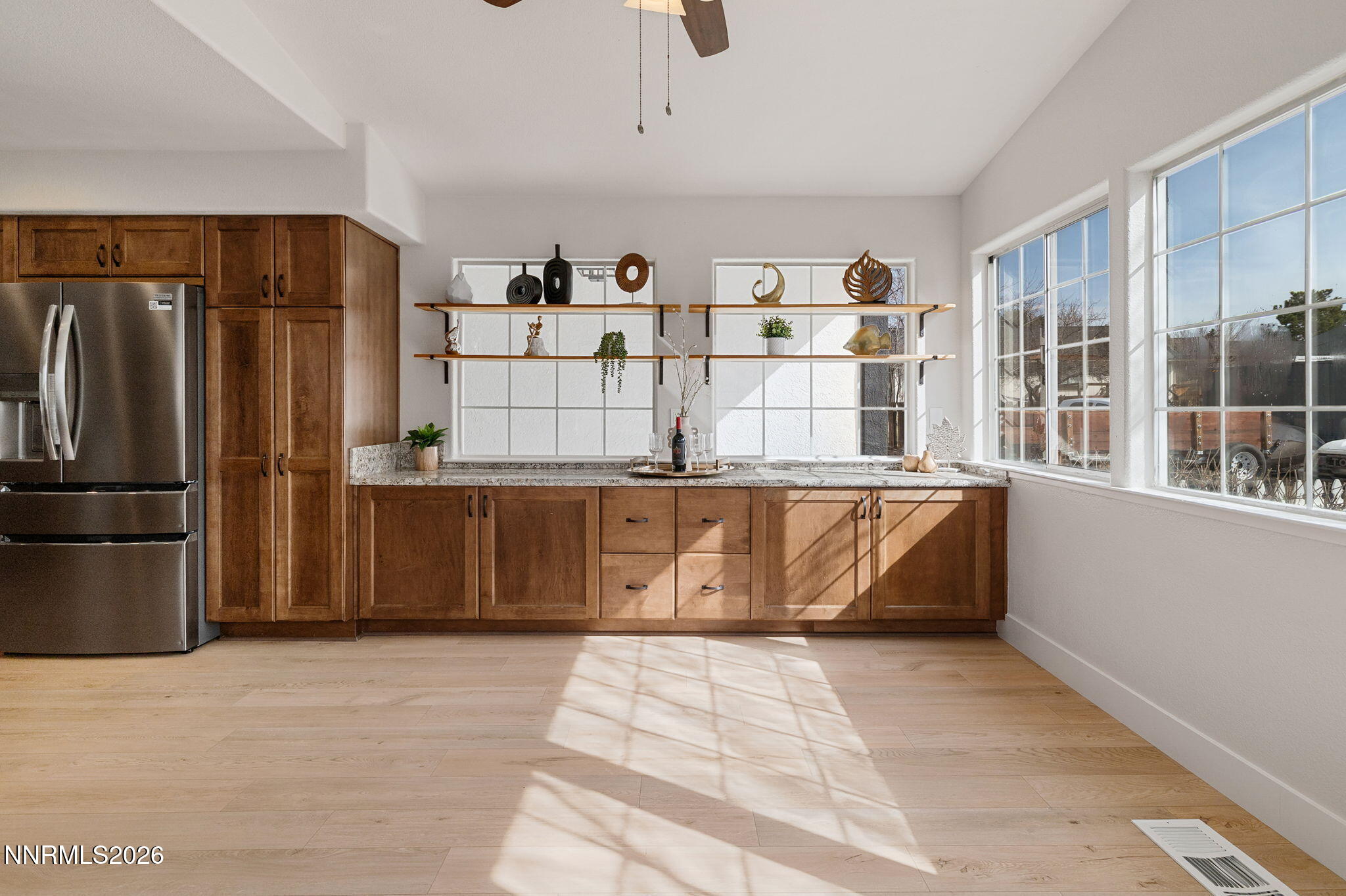 7-web-or-mls-3510 Comstock-10