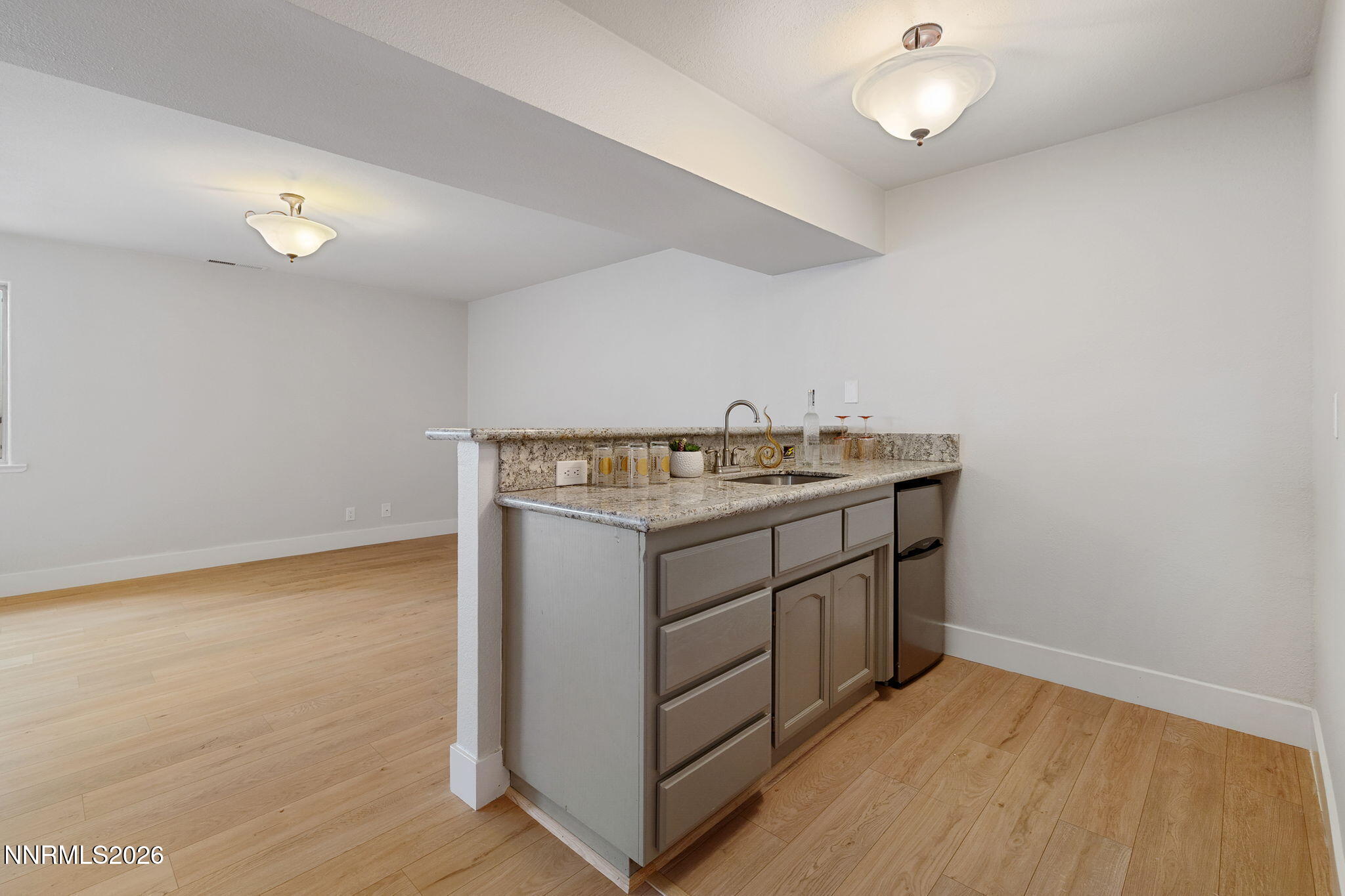 21-web-or-mls-3510 Comstock-22