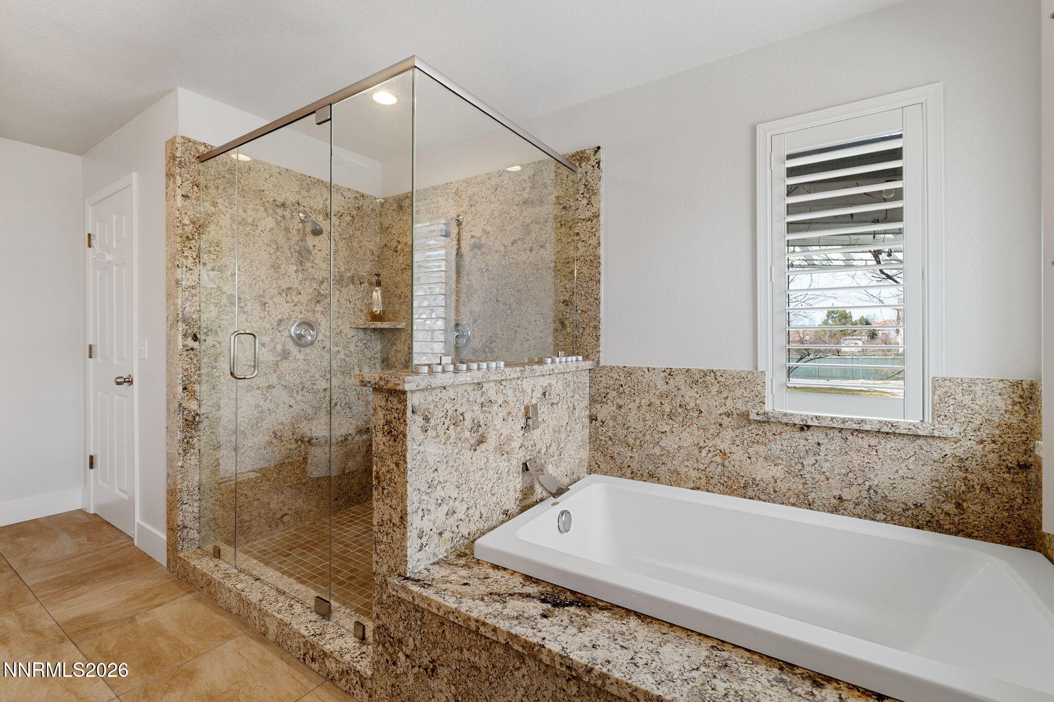 19-web-or-mls-3510 Comstock-21