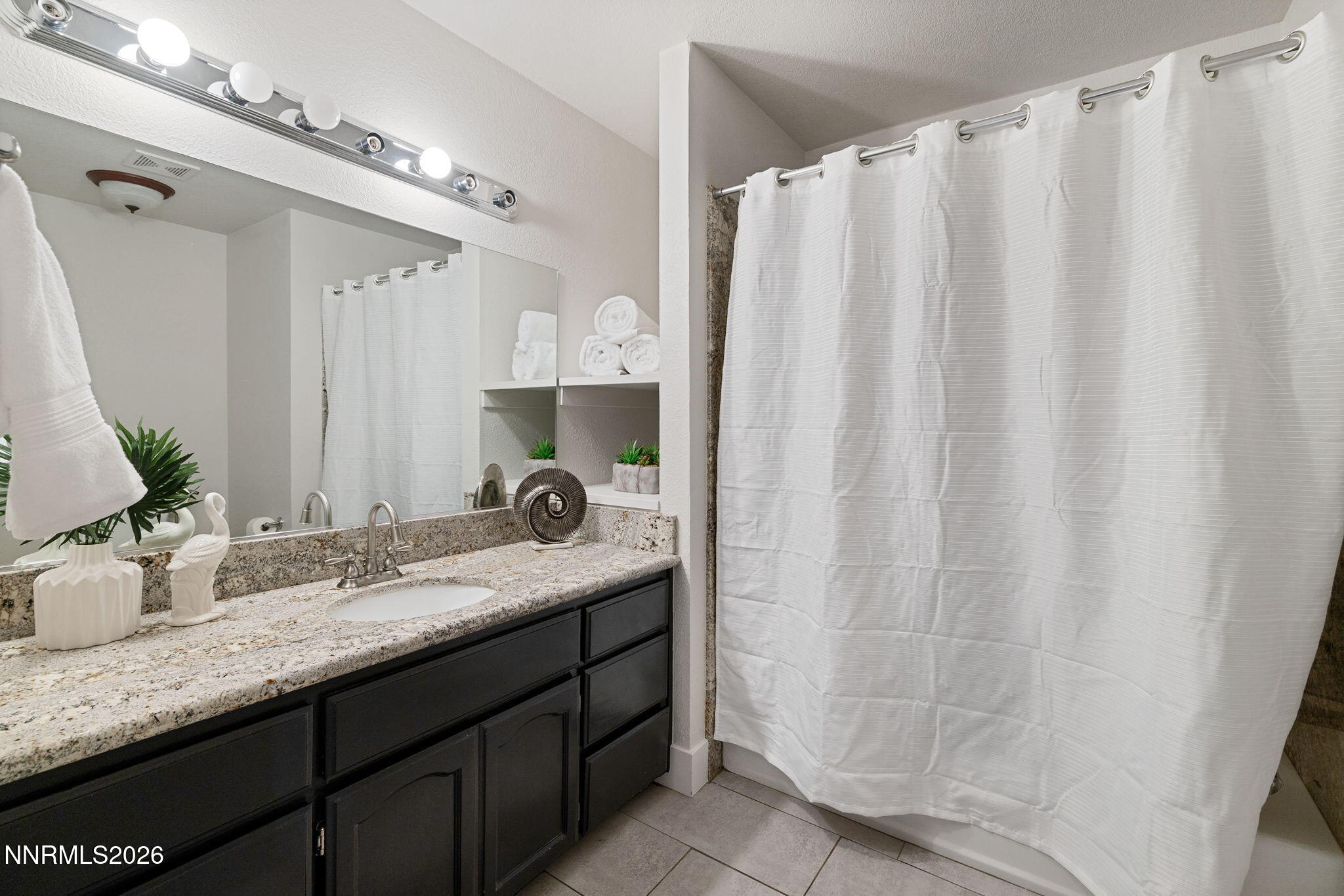 14-web-or-mls-3510 Comstock-15