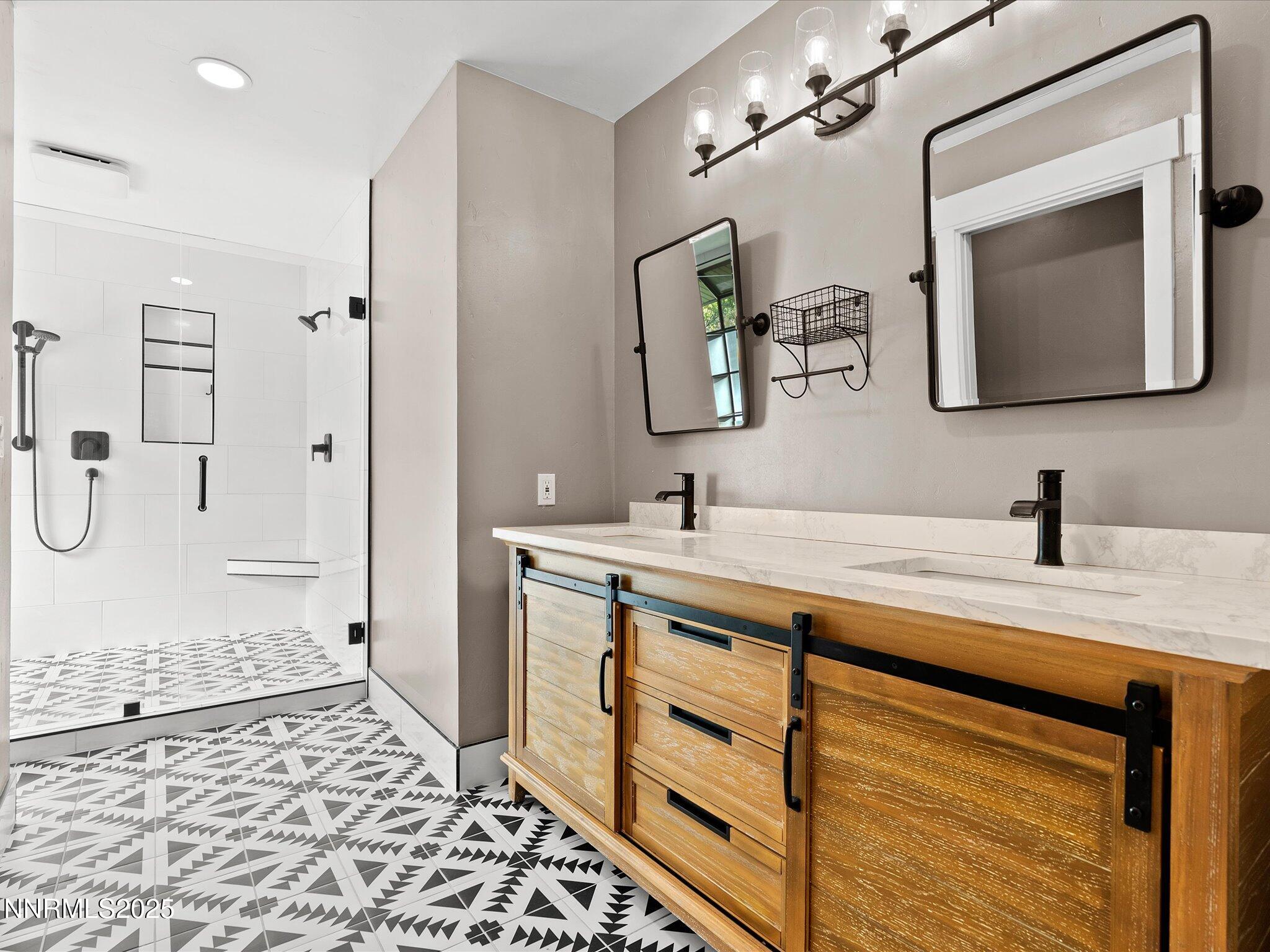 32-228 Beverly Way-131