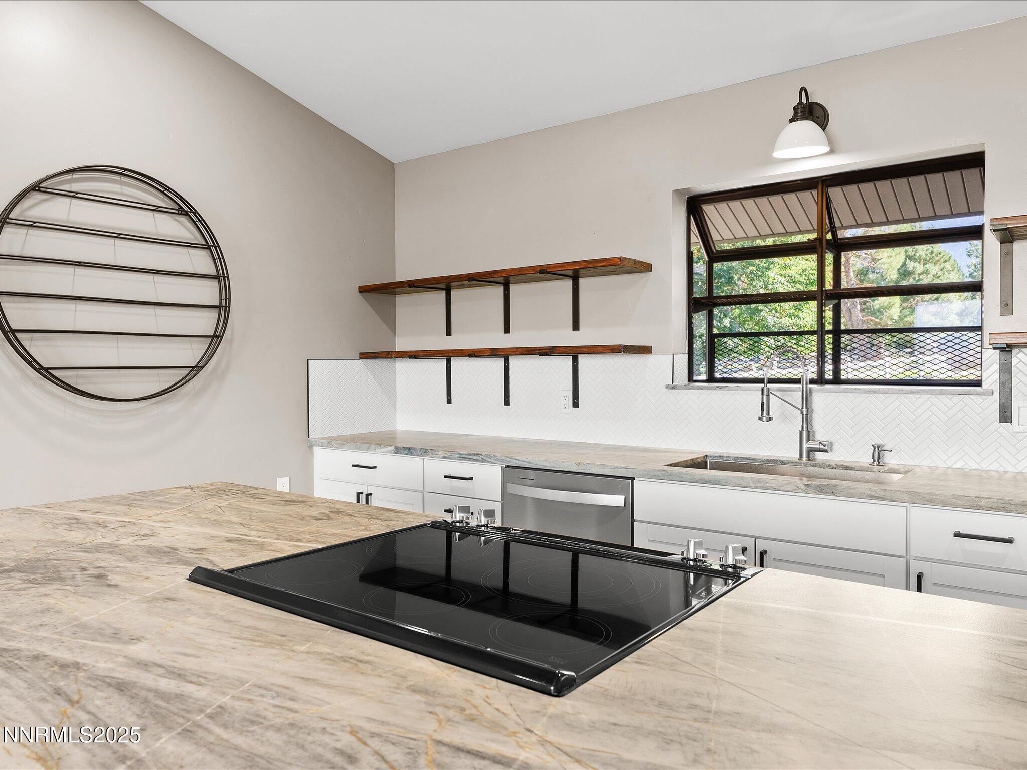 13-228 Beverly Way-112