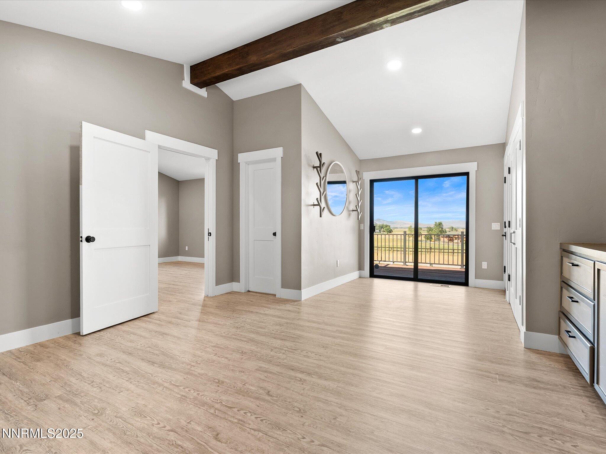 25-228 Beverly Way-124