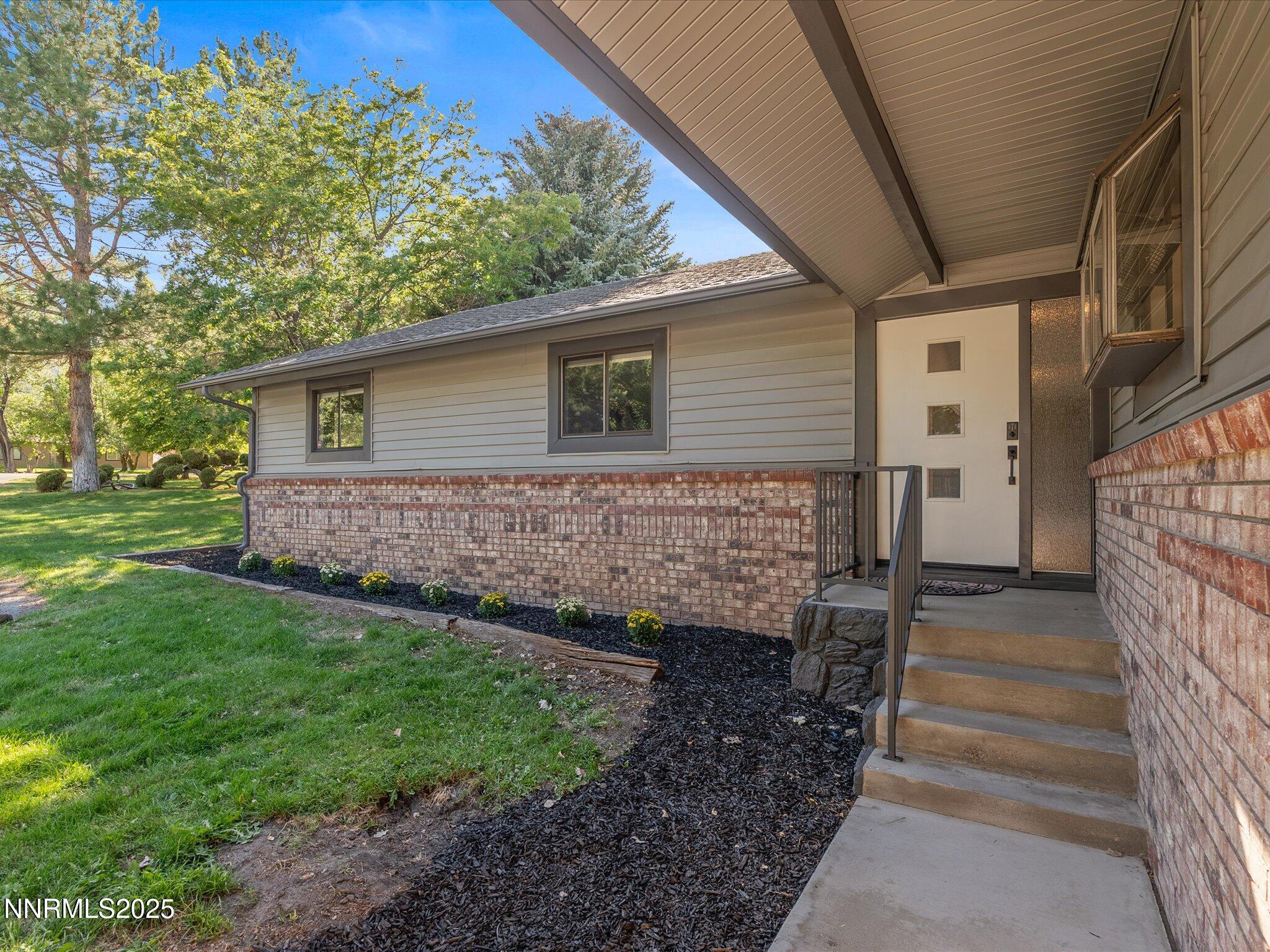 05-228 Beverly Way-100