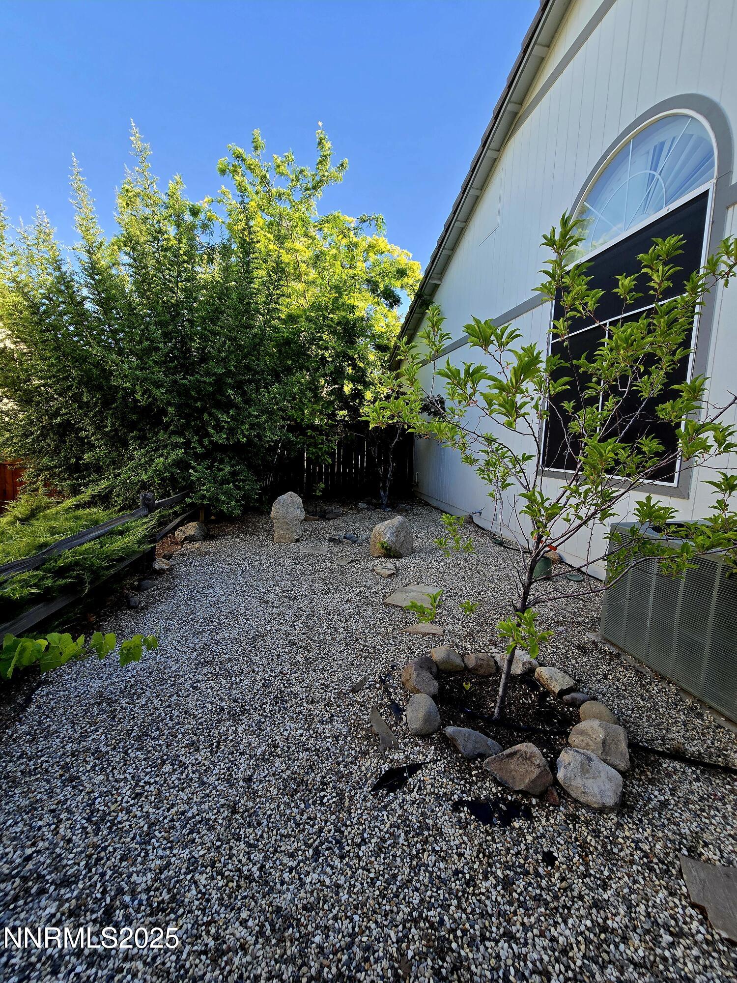 3796 Bellingham side yard 2