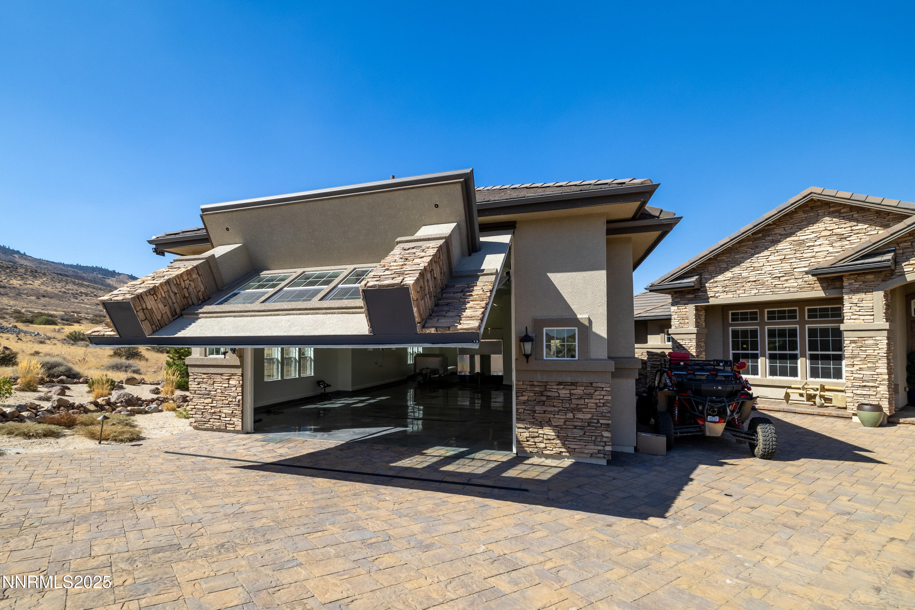 4095_gray_fox_garage_594