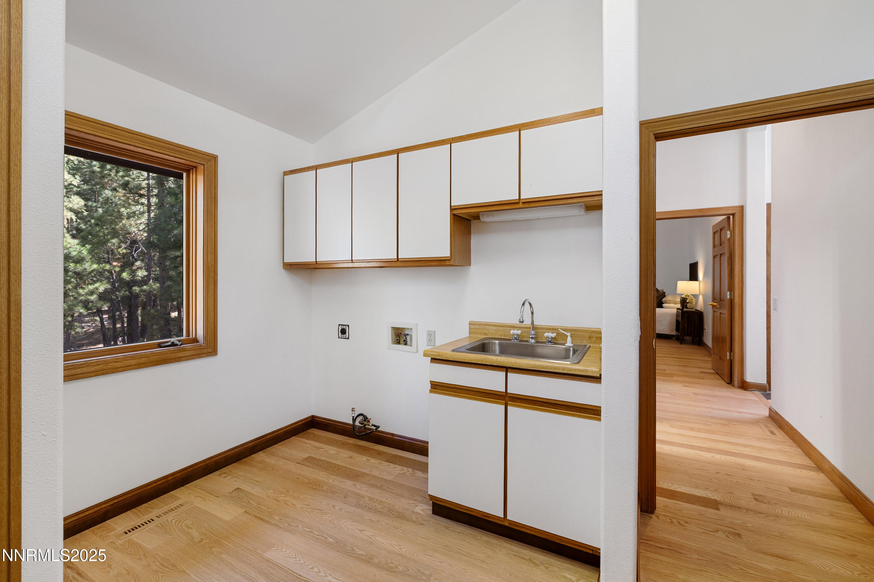 021_72-print-1745_green_ash_rd-26_946