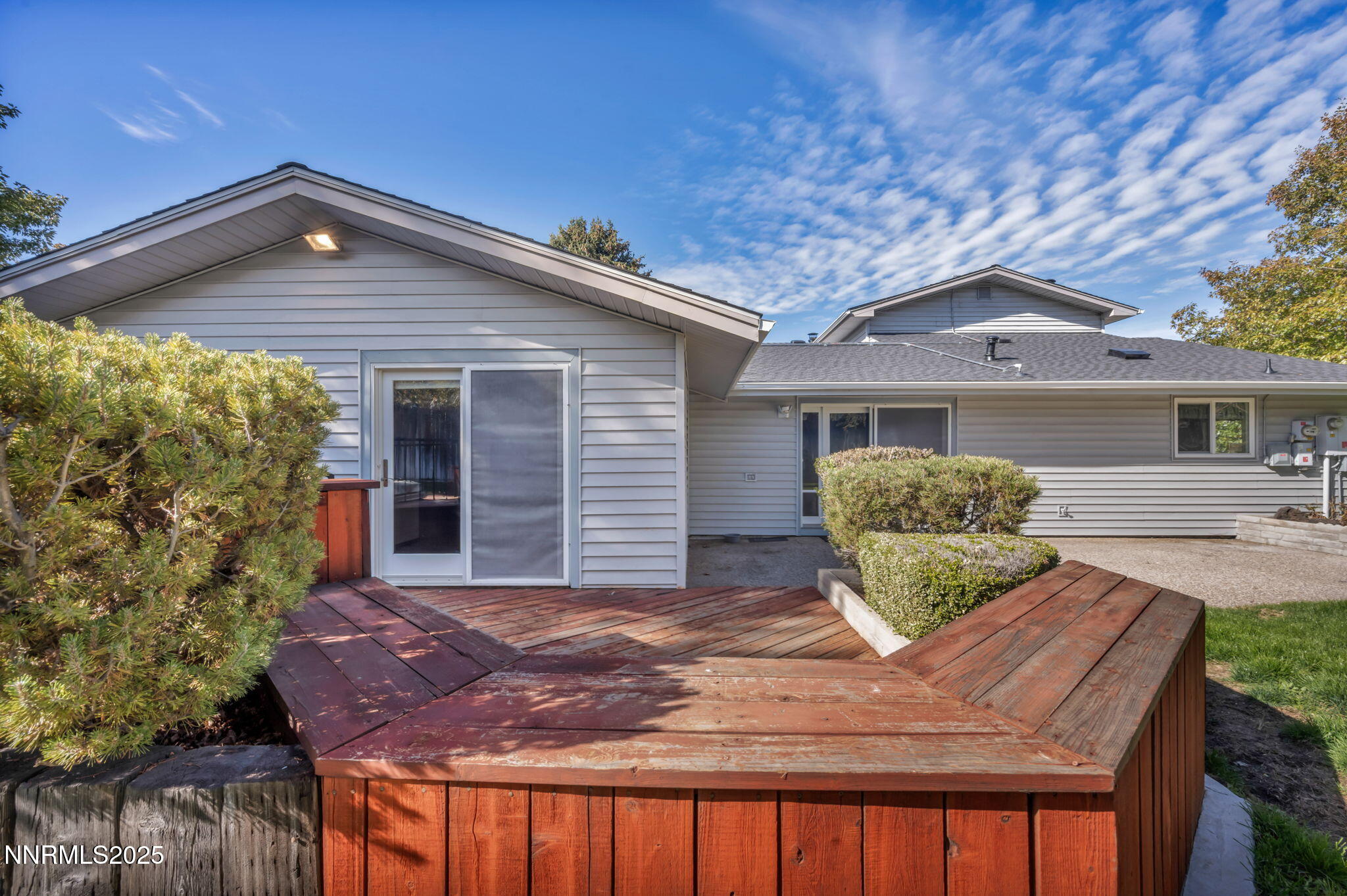 23-web-or-mls-3370-shawnee-cir