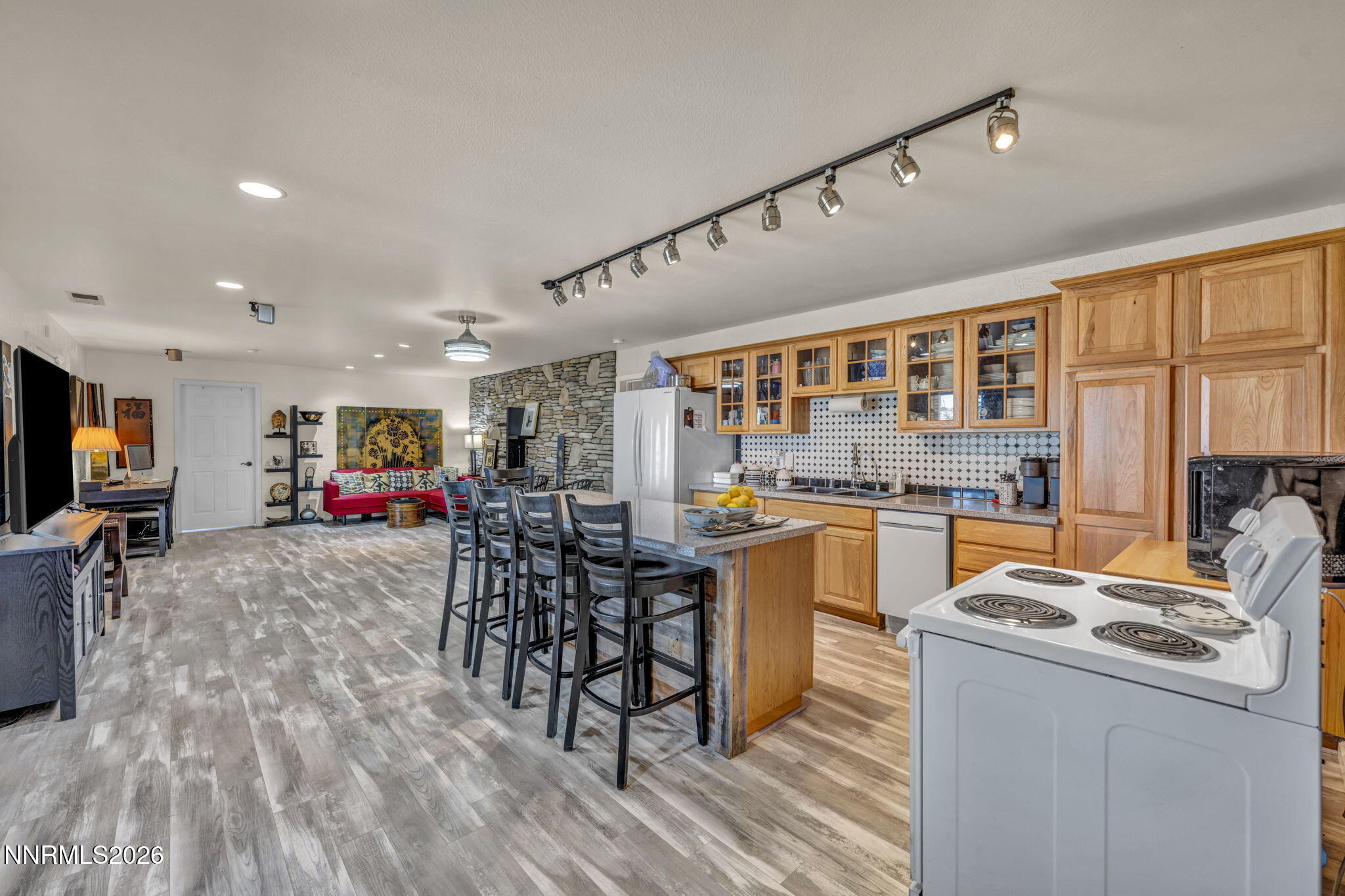 78-web-or-mls-1568-barker-ct