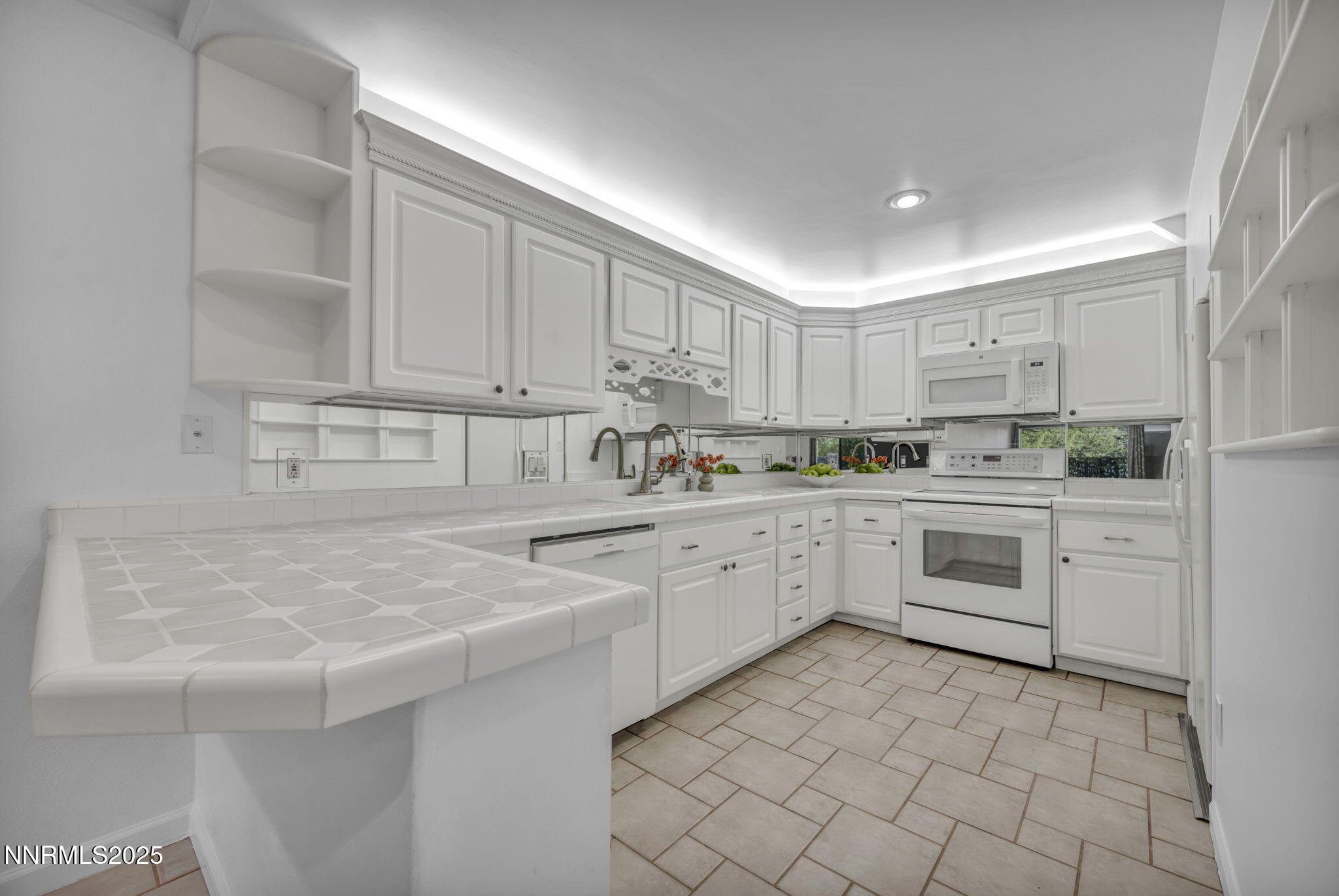 13-web-or-mls-1325-jones-st