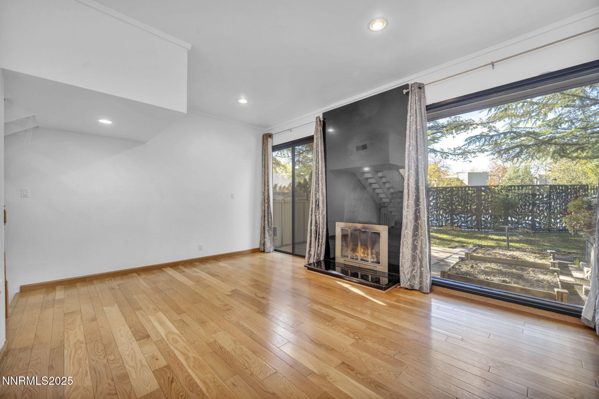 21-web-or-mls-1325-jones-st