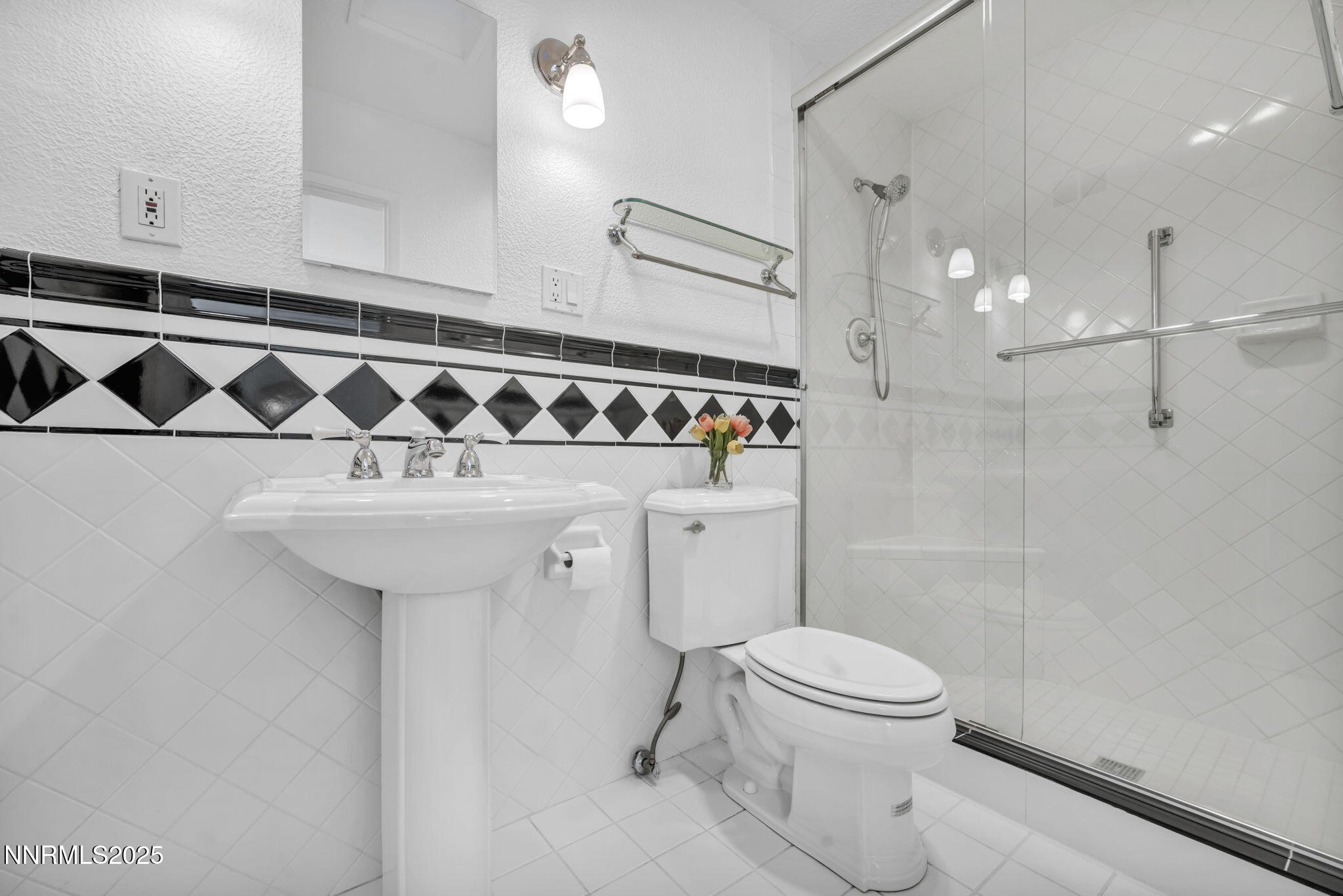 38-web-or-mls-1325-jones-st