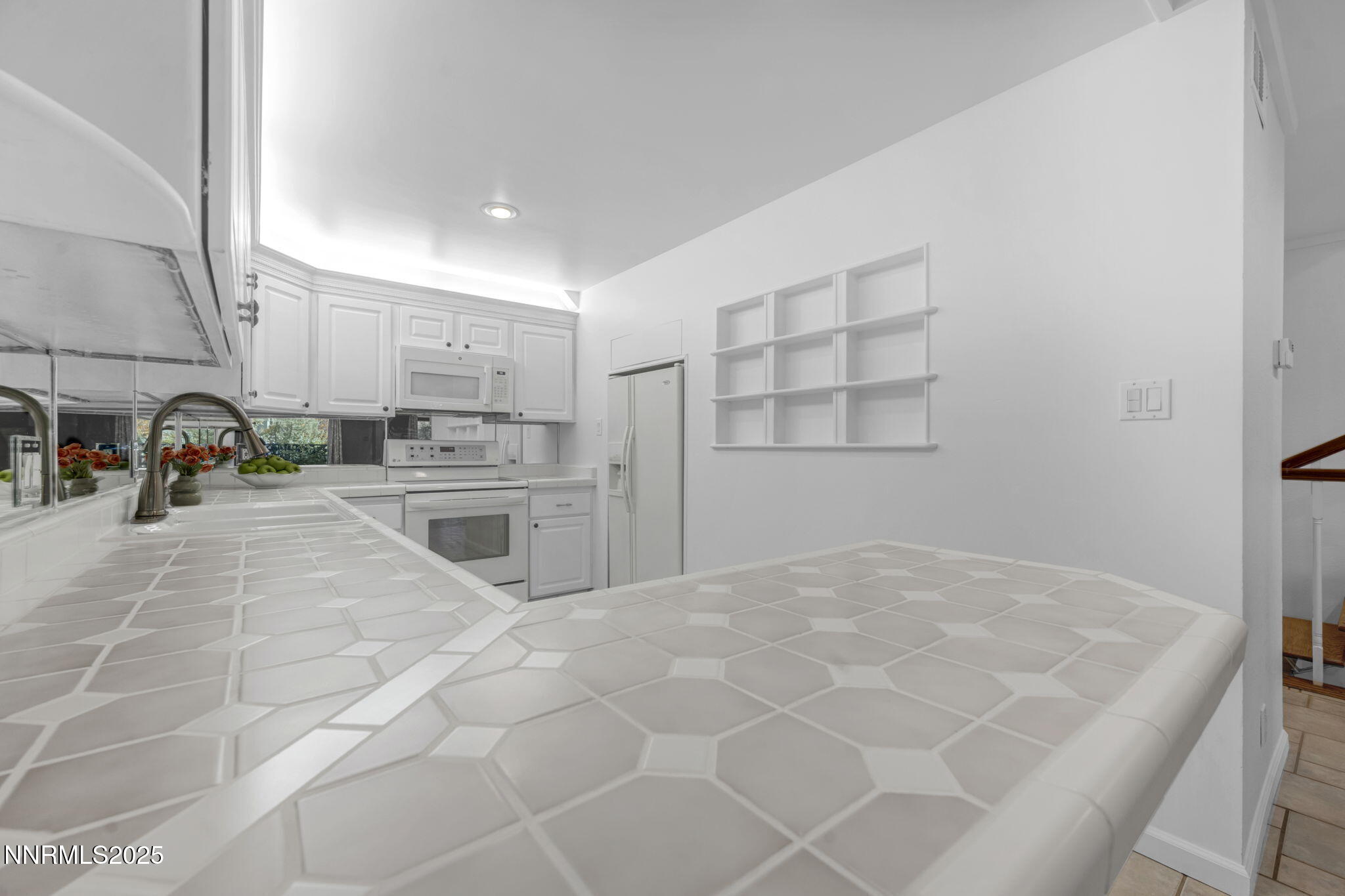 14-web-or-mls-1325-jones-st