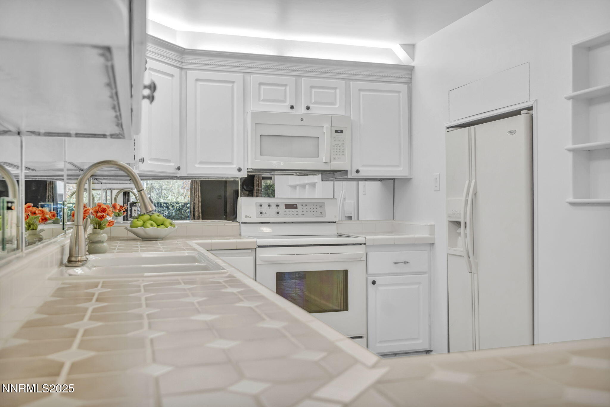 15-web-or-mls-1325-jones-st