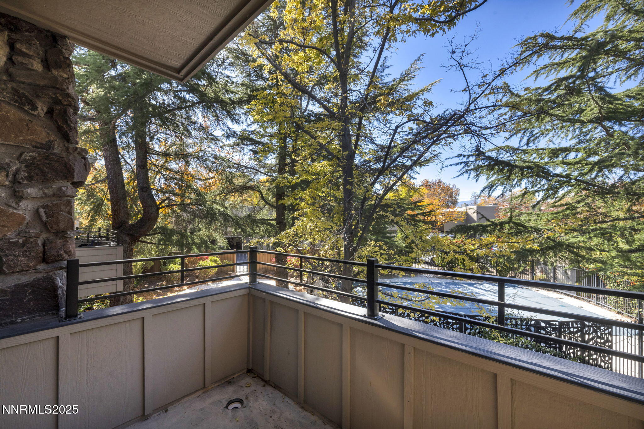 33-web-or-mls-1325-jones-st