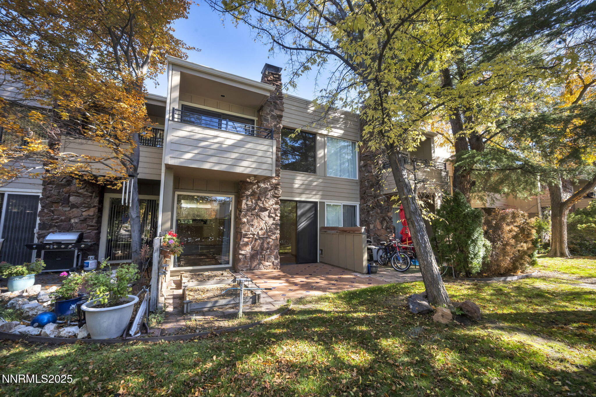 11-web-or-mls-1325-jones-st