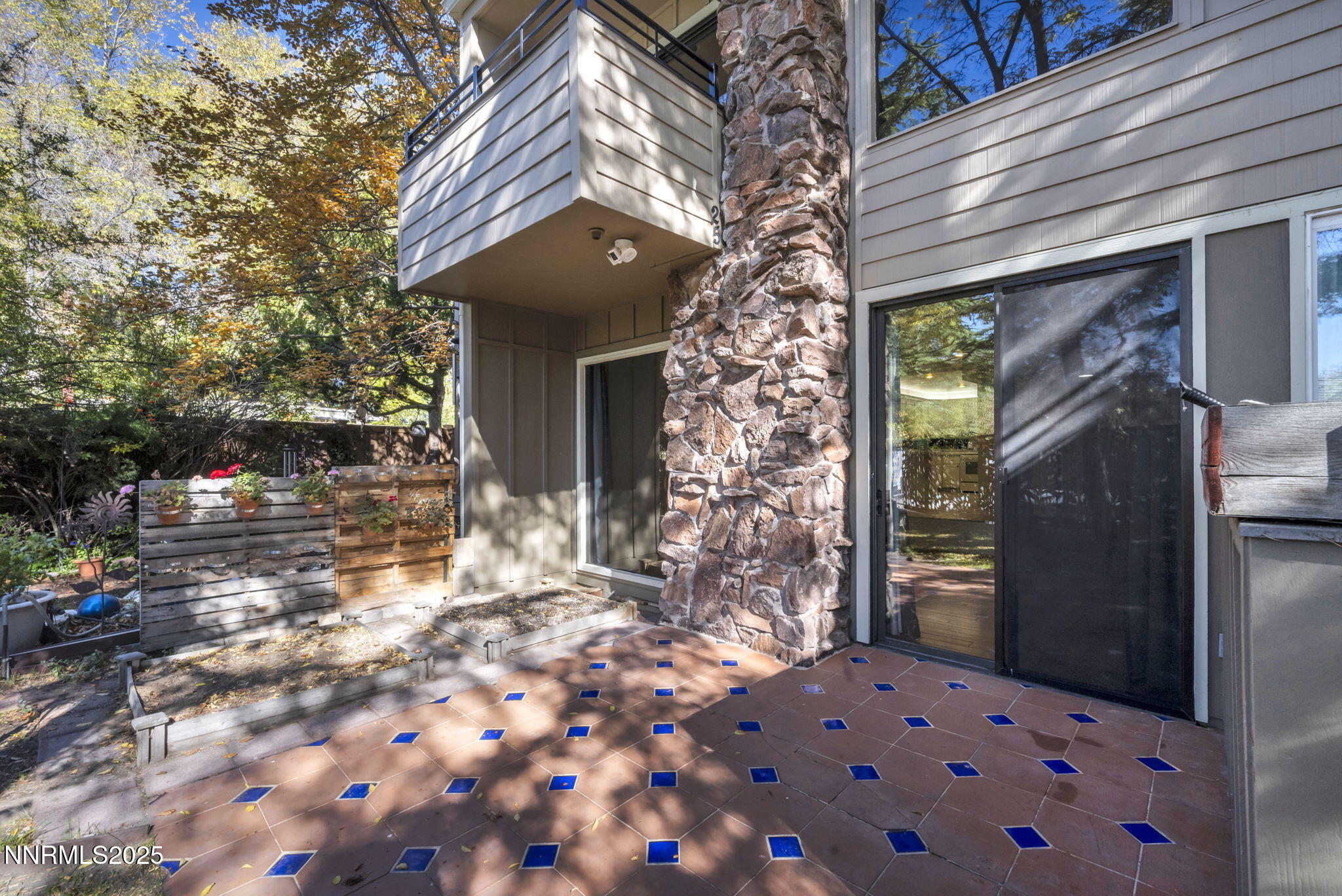 6-web-or-mls-1325-jones-st