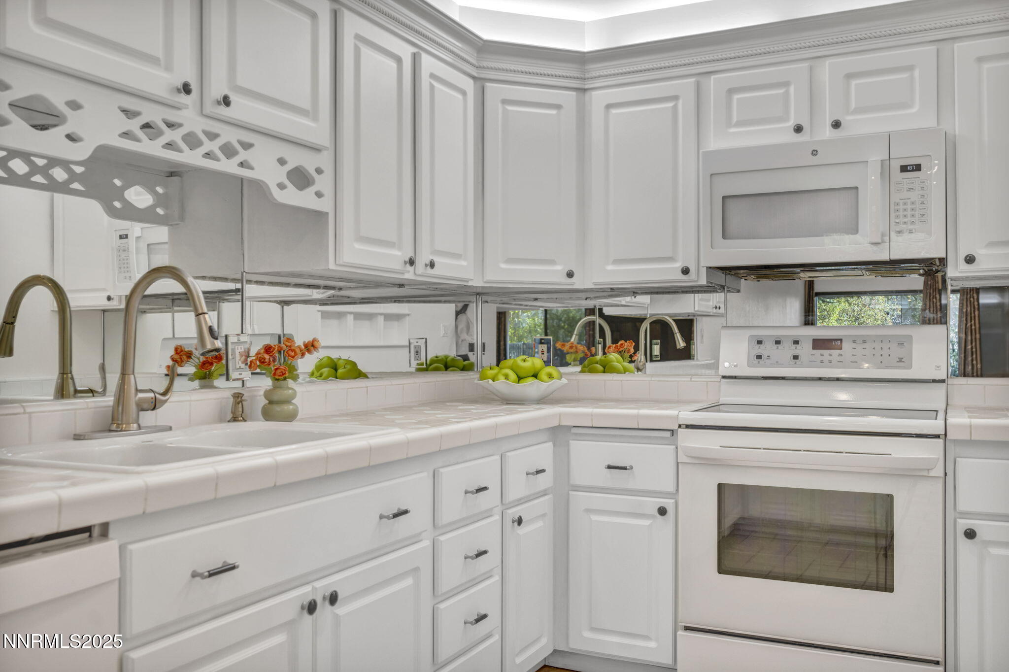 12-web-or-mls-1325-jones-st