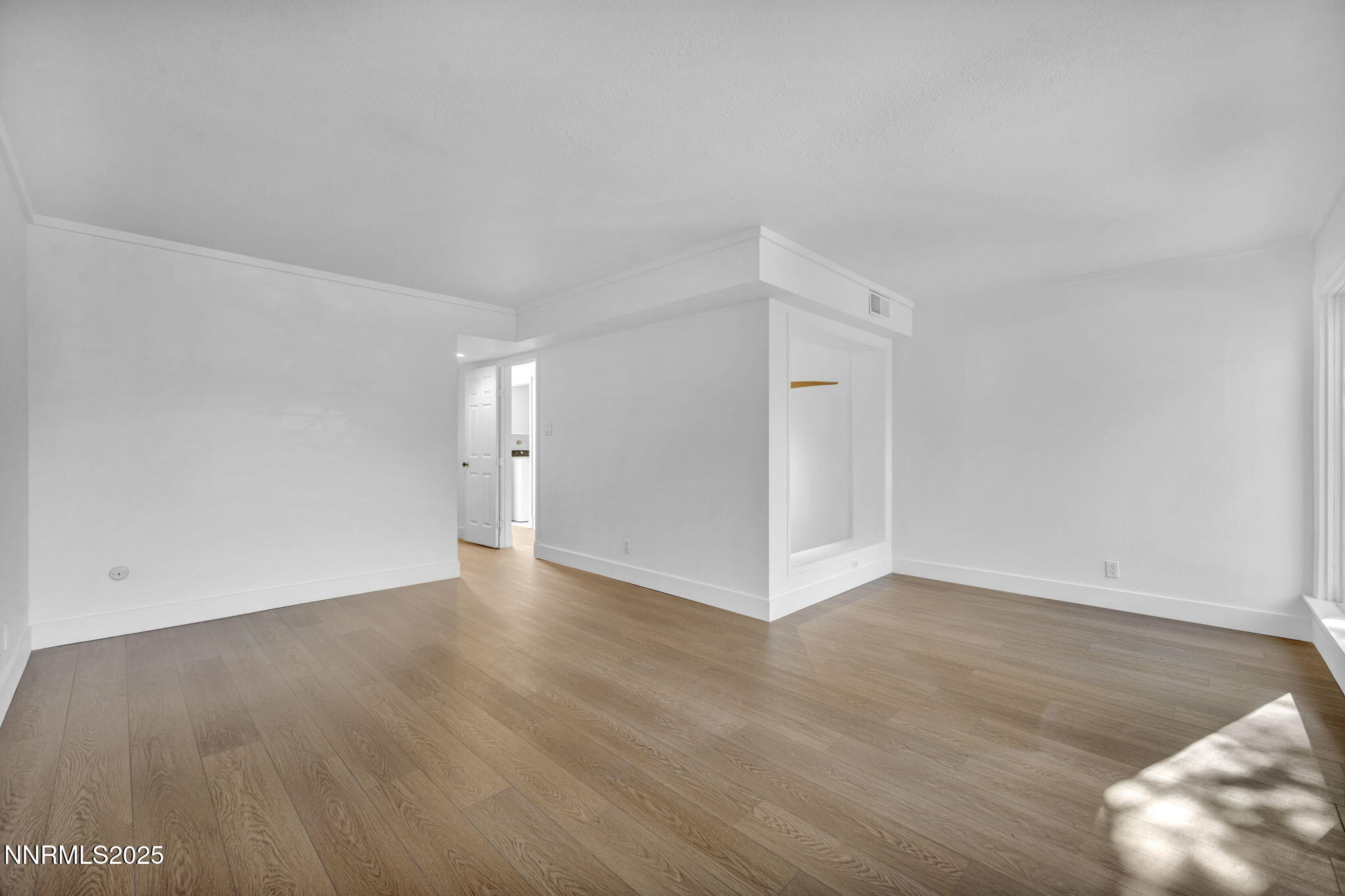 30-web-or-mls-1325-jones-st