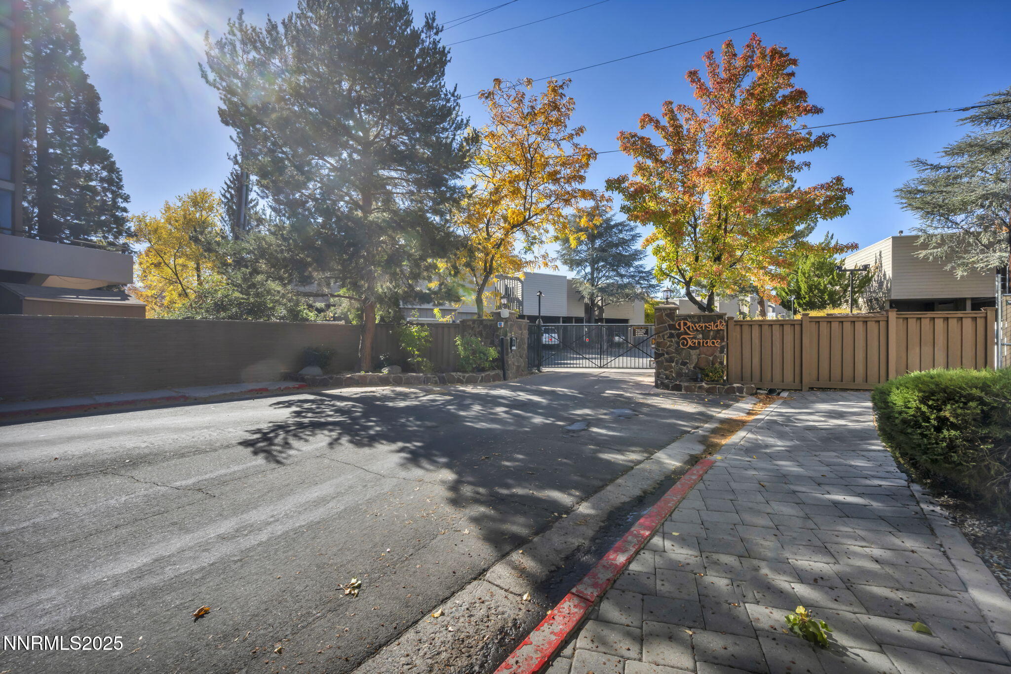 44-web-or-mls-1325-jones-st