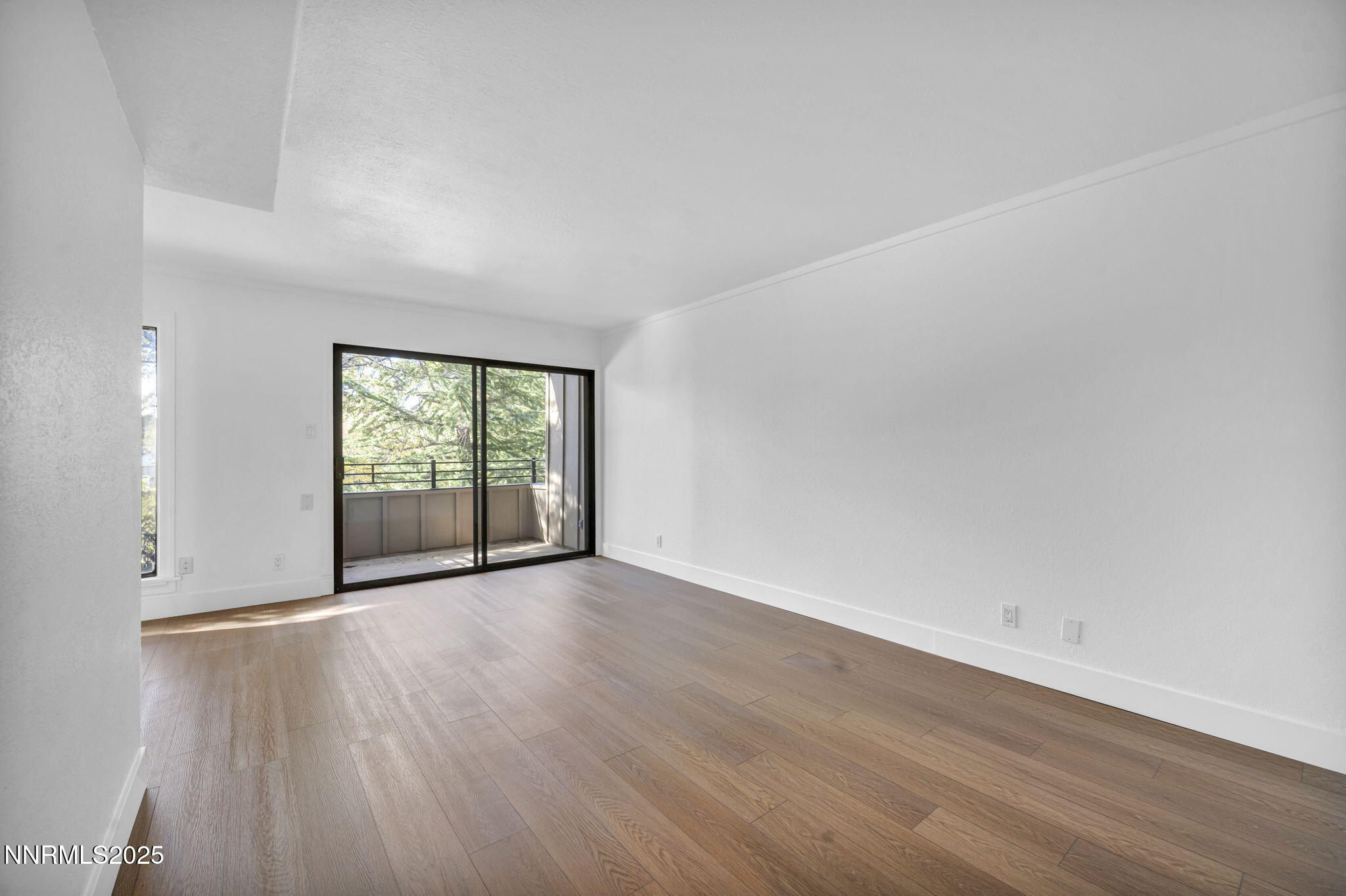 29-web-or-mls-1325-jones-st