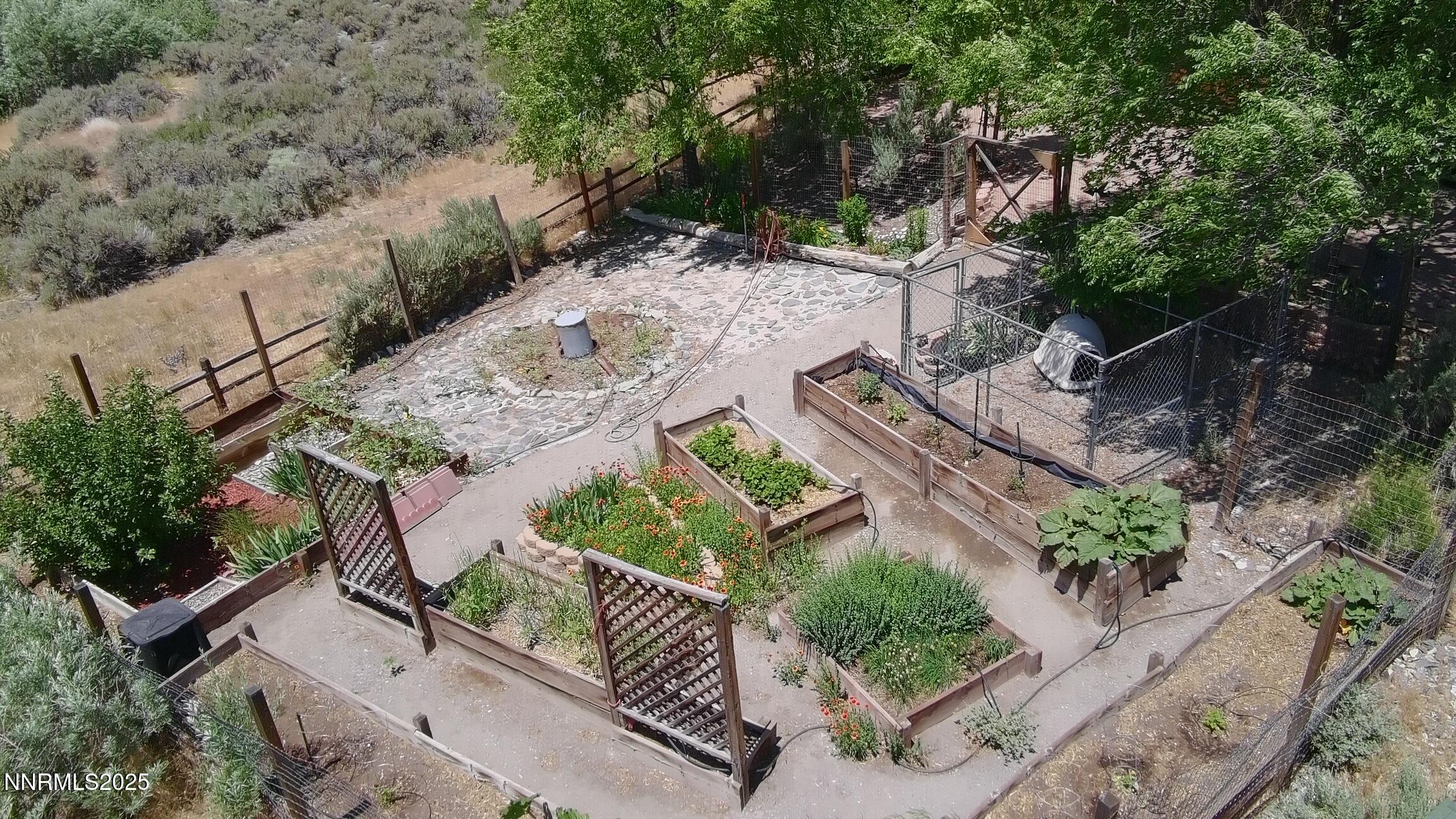 5471567_100DRONE_SING0032