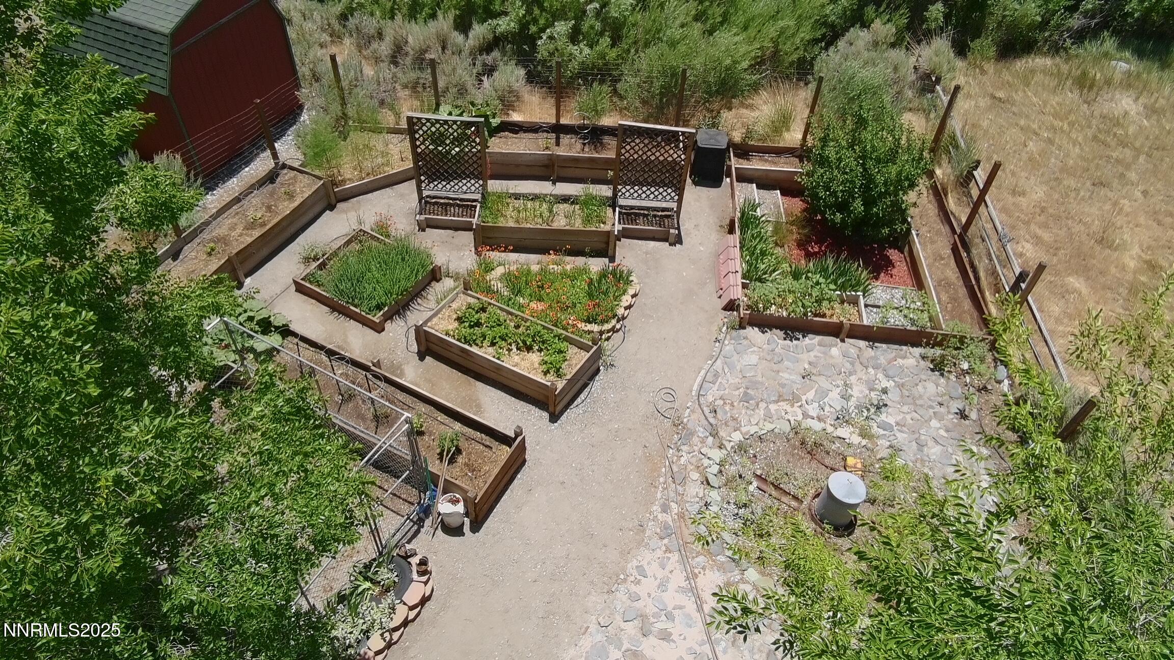 5166325_100DRONE_SING0026