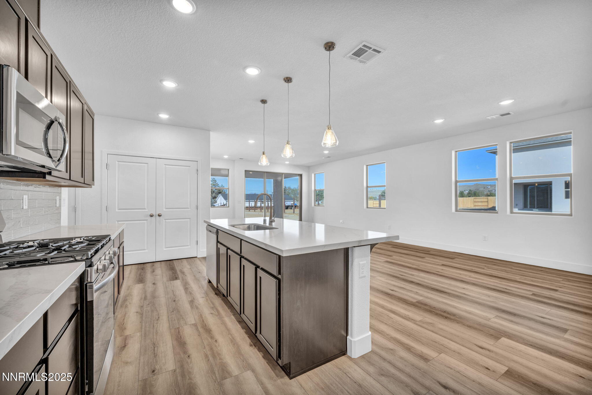 53-web-or-mls-8601-crandell-dr